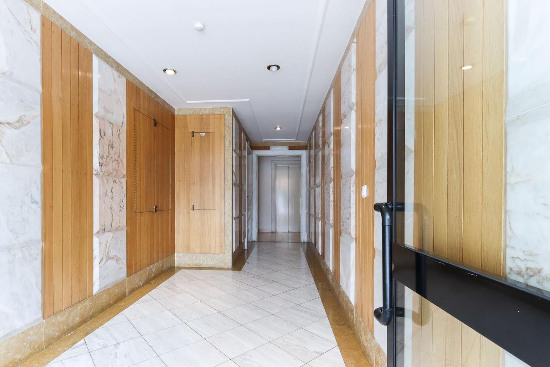 Apartment with Terrace - Photo 42