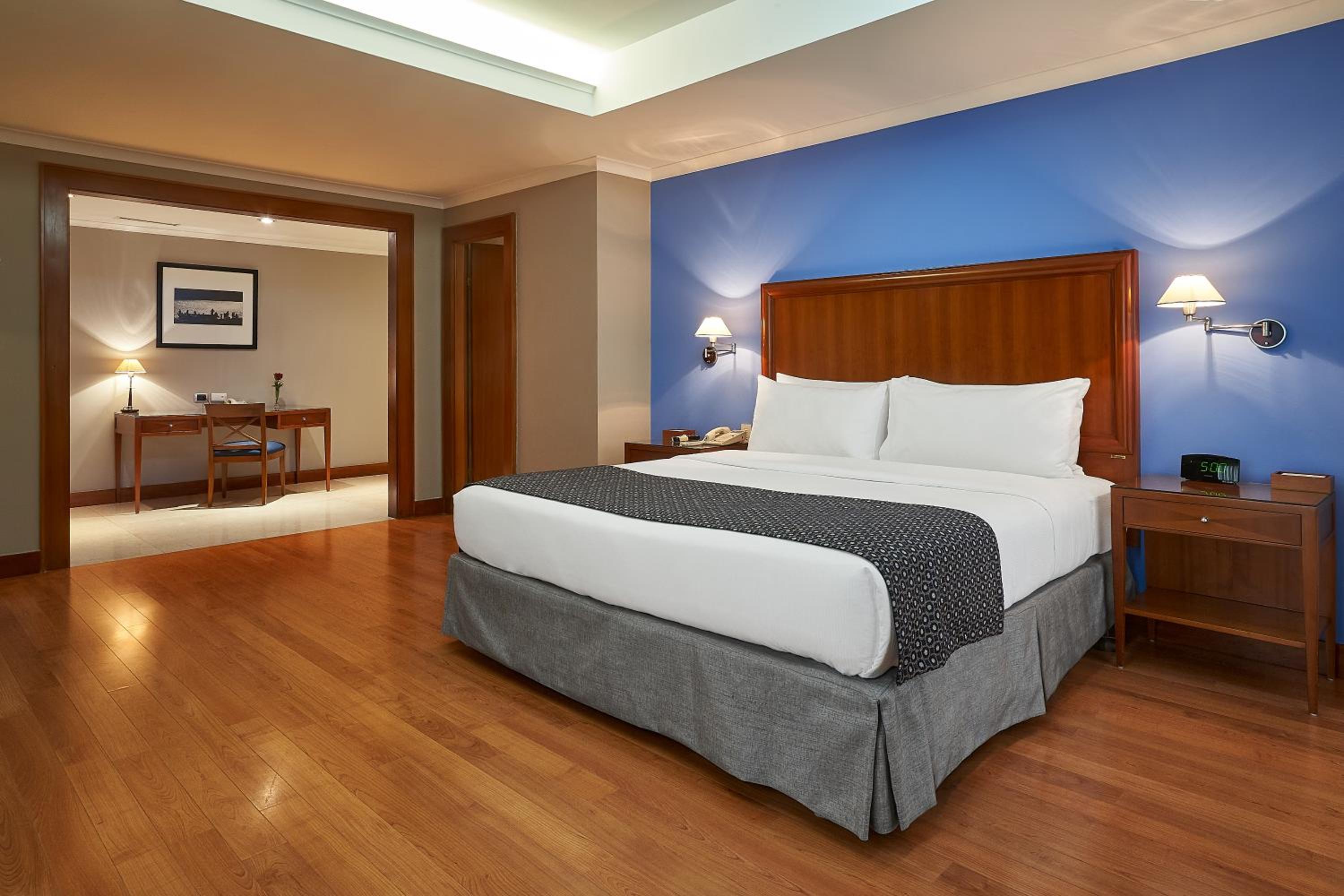 Premium Floor King Room - Photo 1