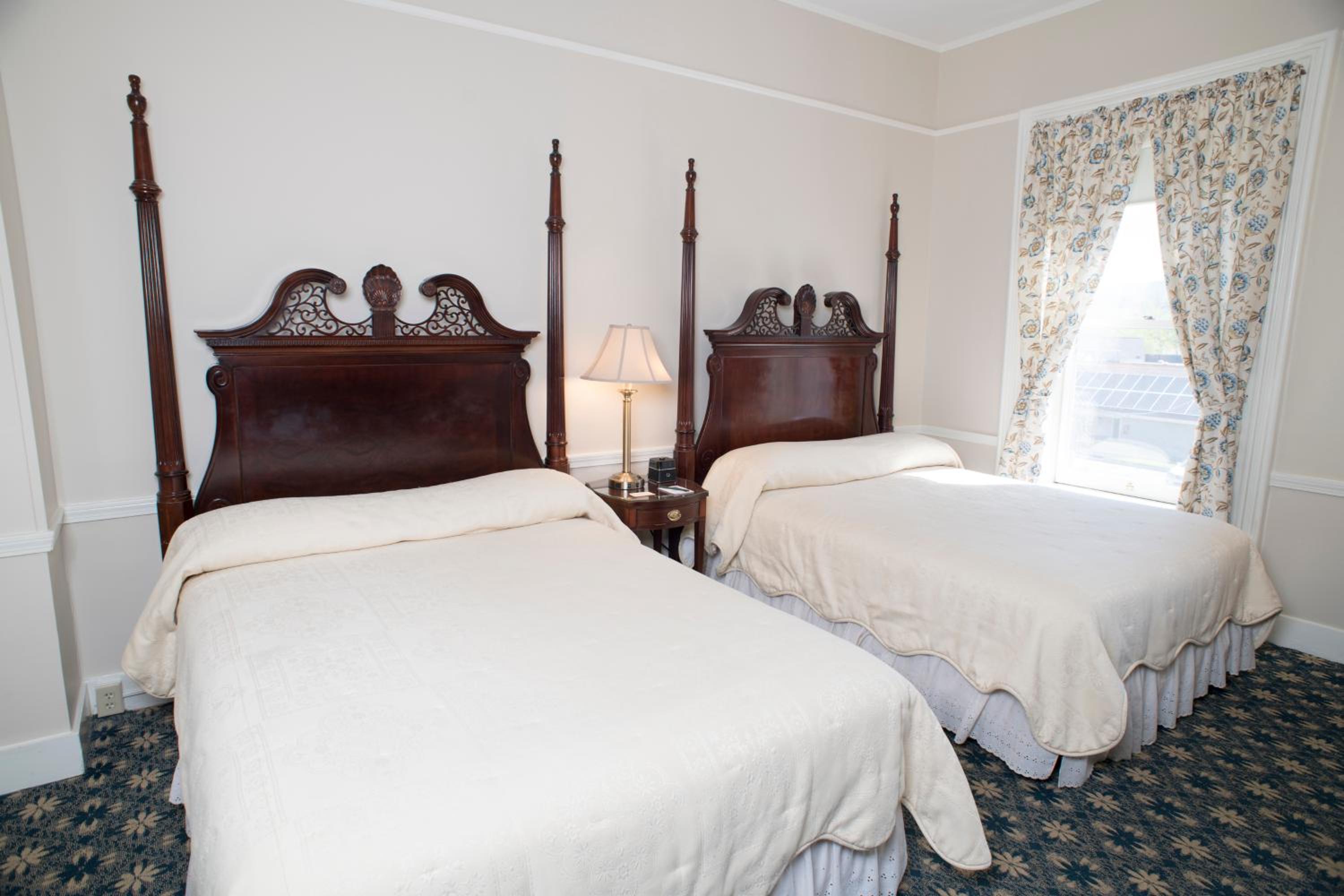 Deluxe Main Inn Room with Two Double Beds - Photo 1