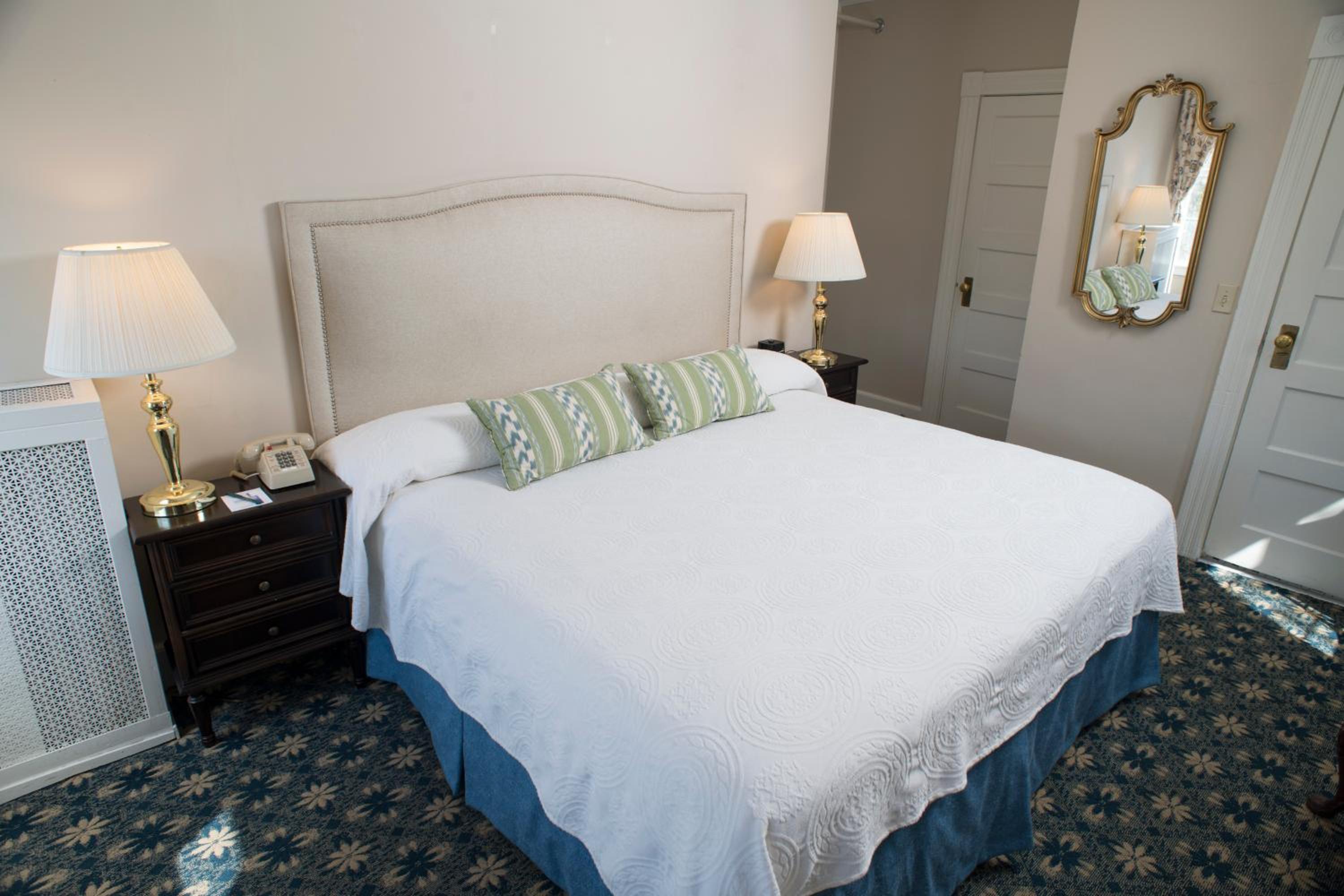 Deluxe Main Inn Room with One King Bed - Photo 1