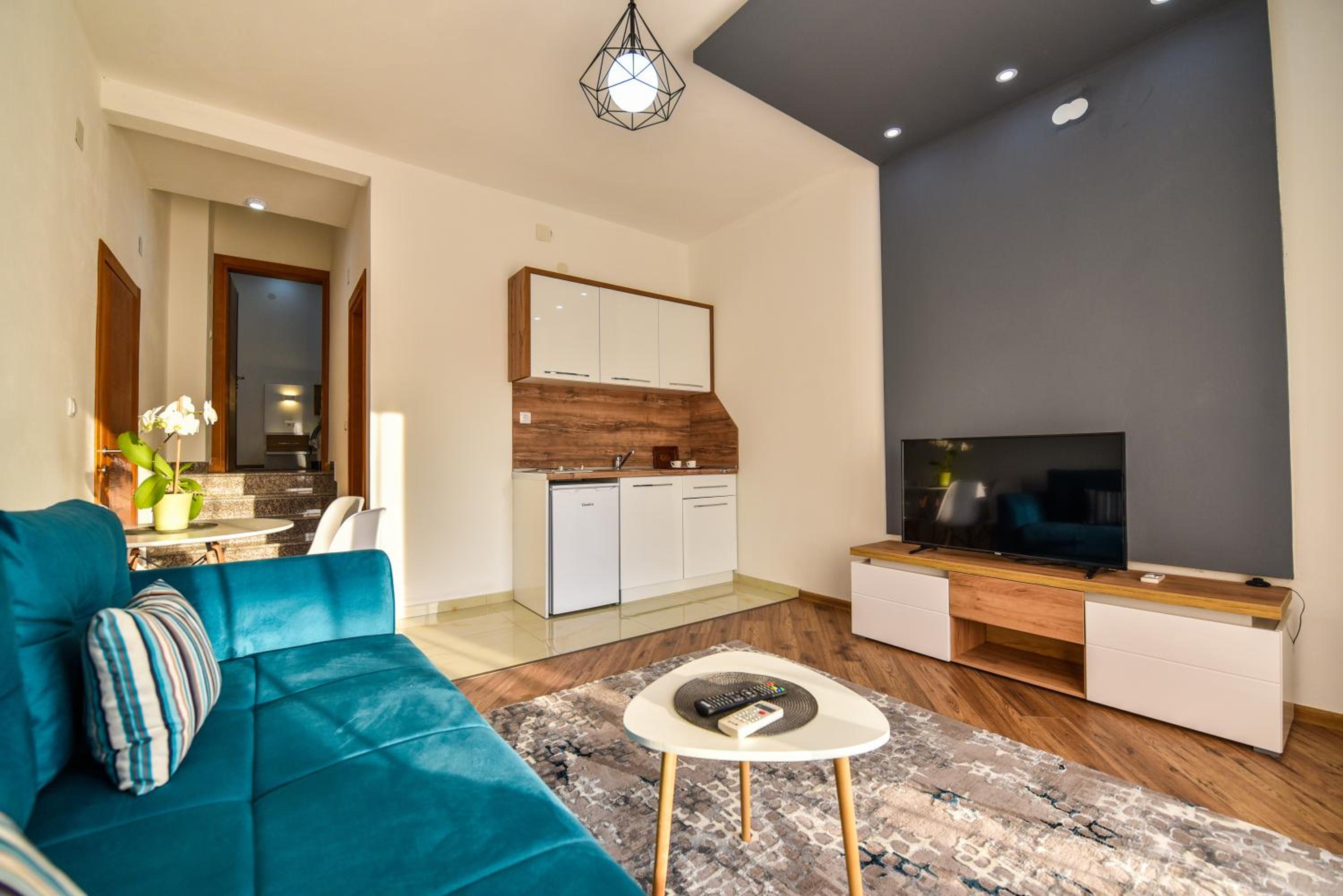 One-Bedroom Apartment photo 1