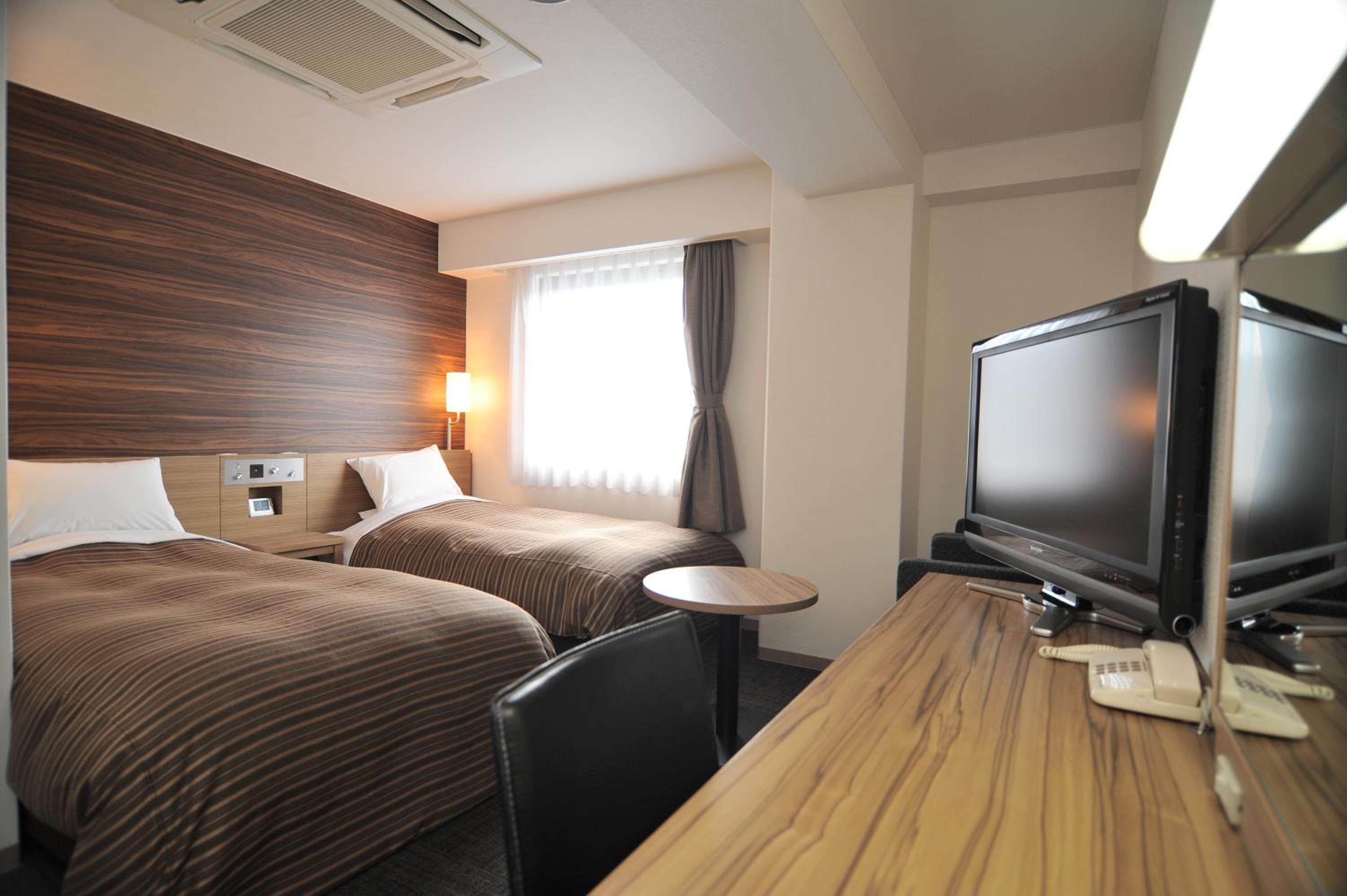 Twin Room - Non-Smoking photo 1