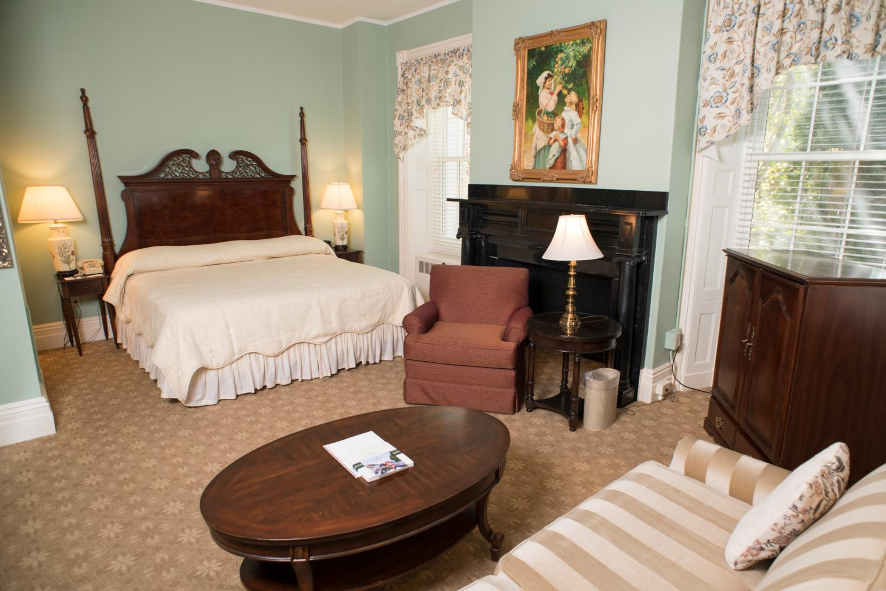 Luxury Room with One King Bed - Photo 1
