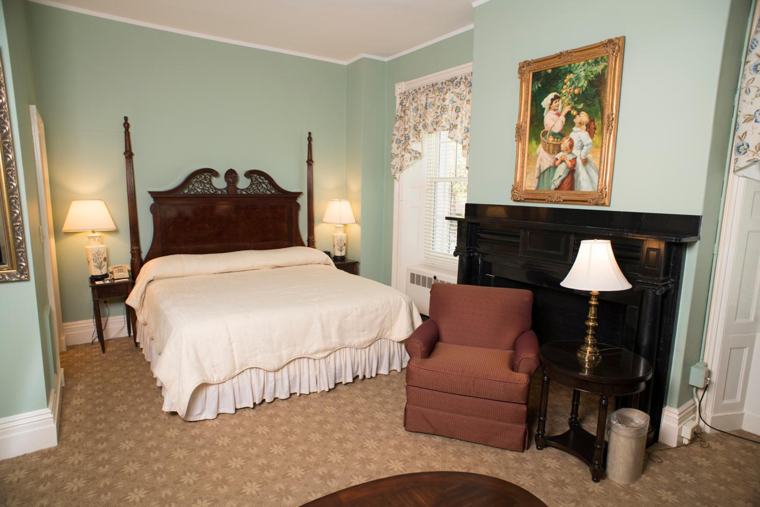 Luxury Room with One King Bed - Photo 3