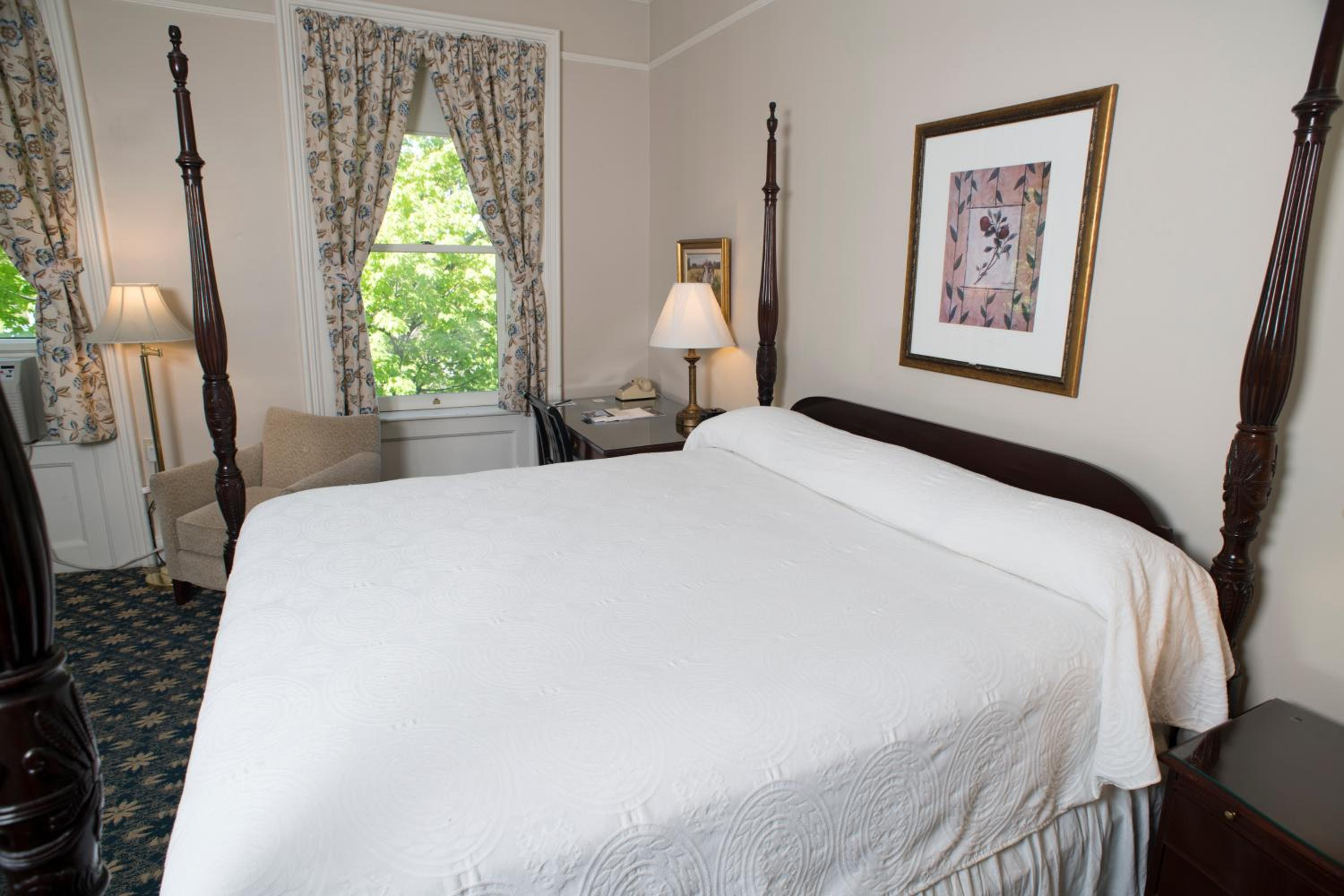 Luxury Room with One King Bed - Photo 4