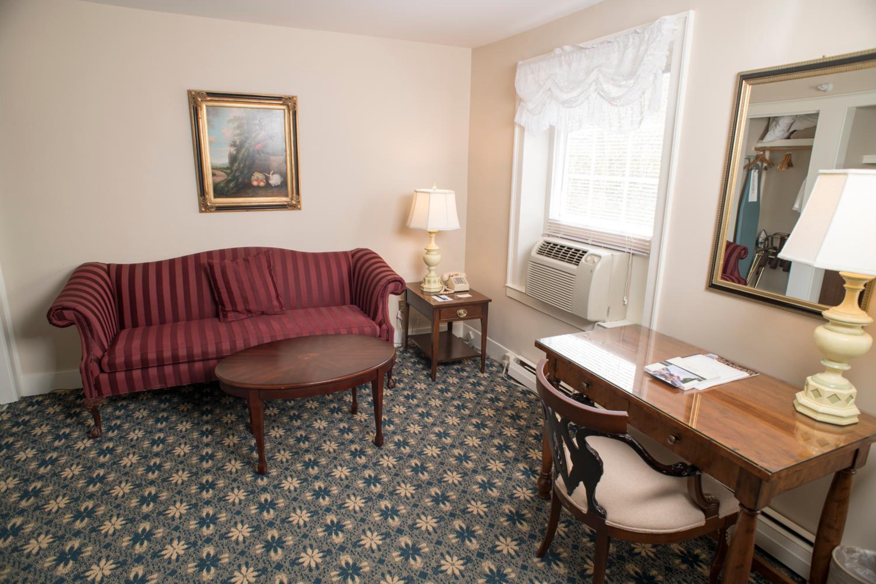 Suite Main Inn with King Bed - Photo 3