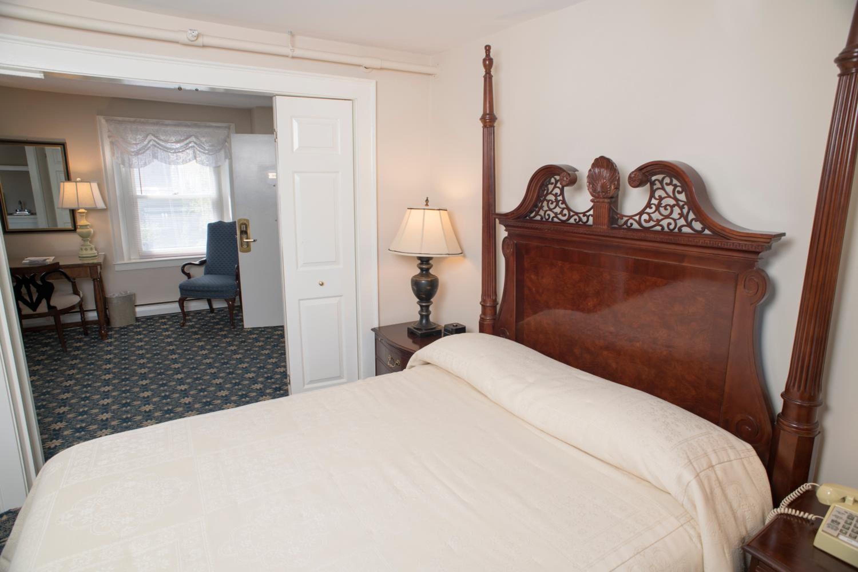 Suite Main Inn with King Bed - Photo 2