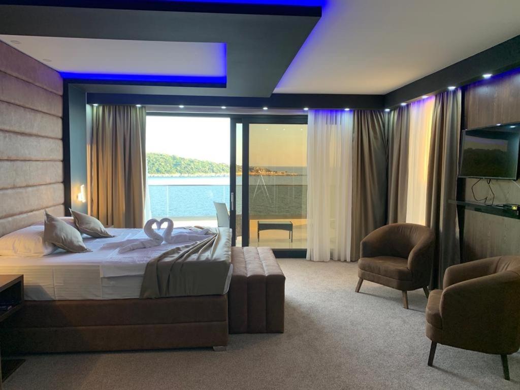 King Suite with Sea View photo 3