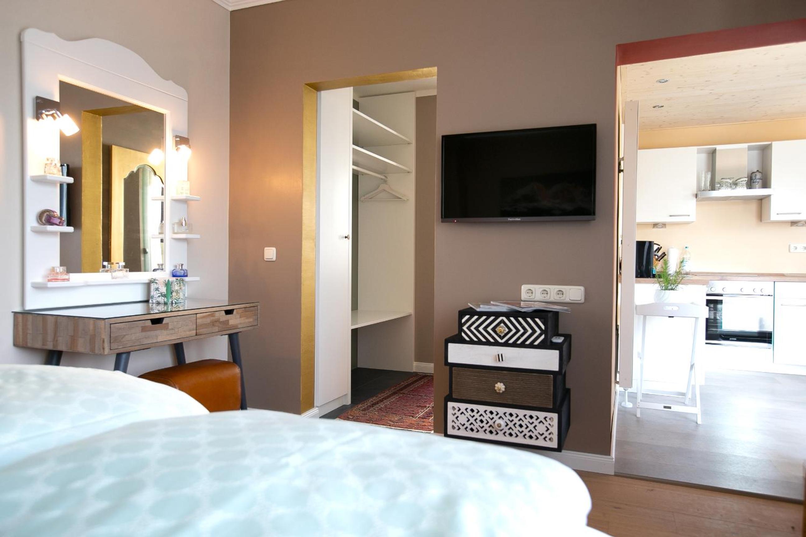 One-Bedroom Apartment - Photo 1