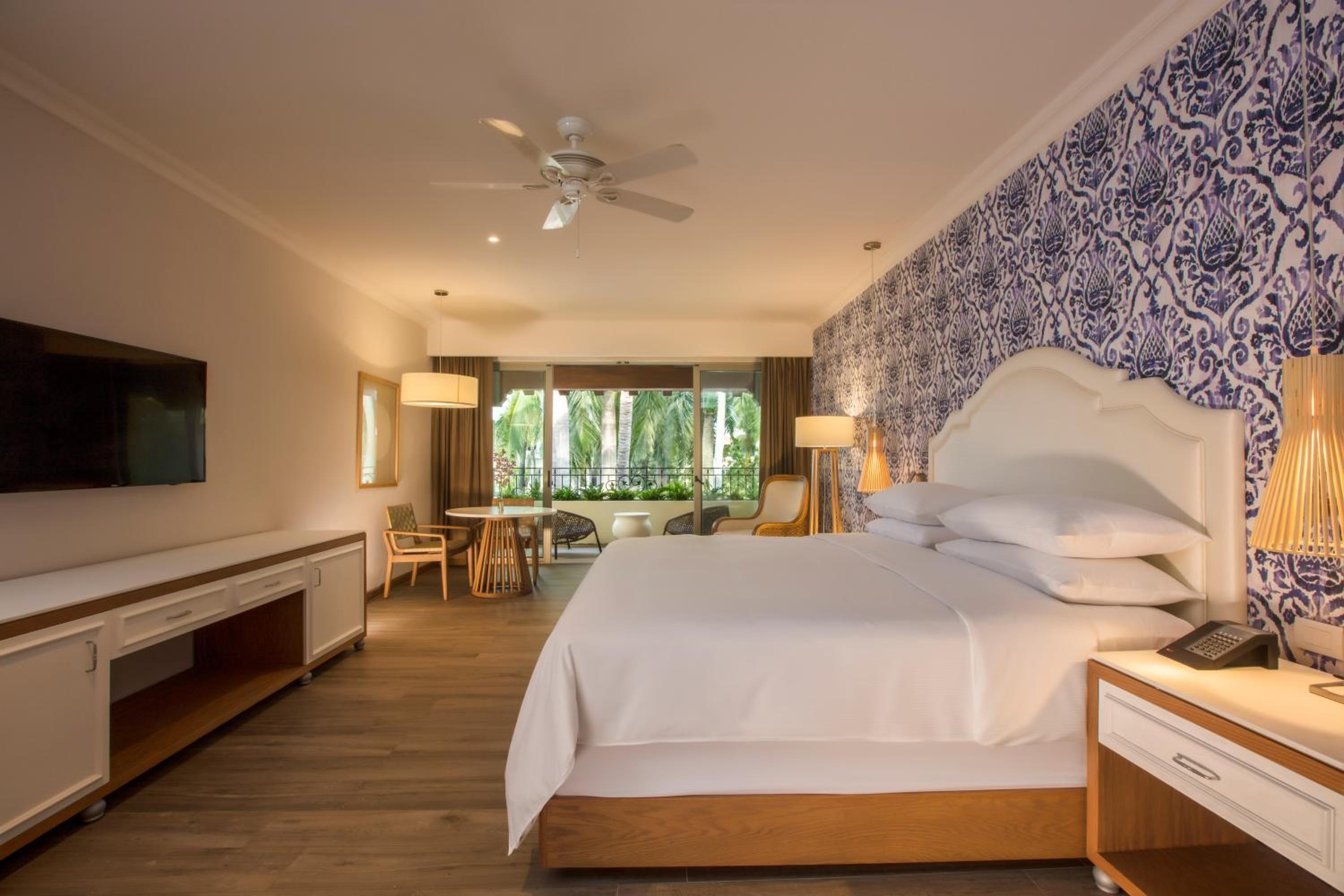 Junior Suite Hacienda Pool View King