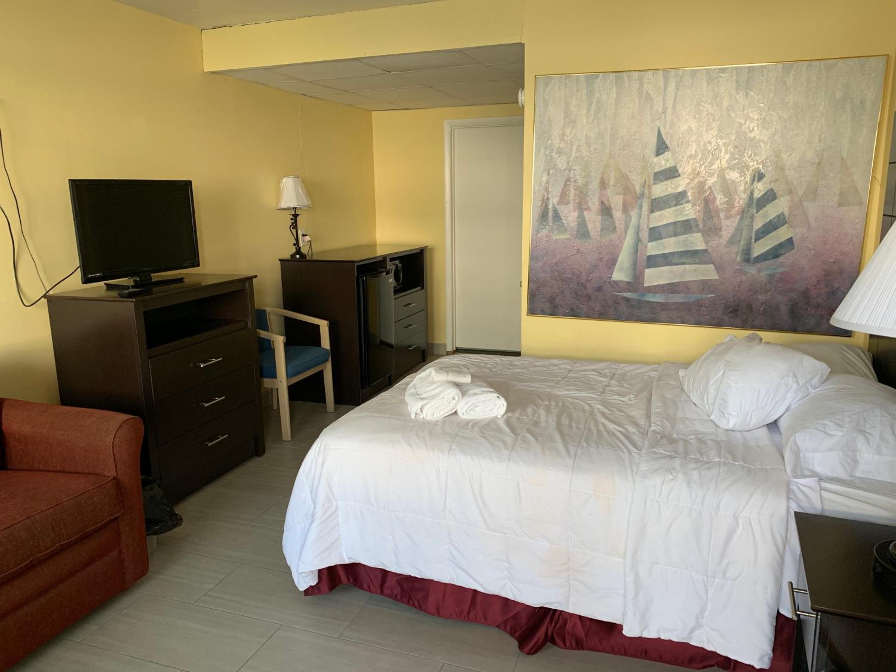 Deluxe Double Room (2 Adults + 1 Child) photo 3