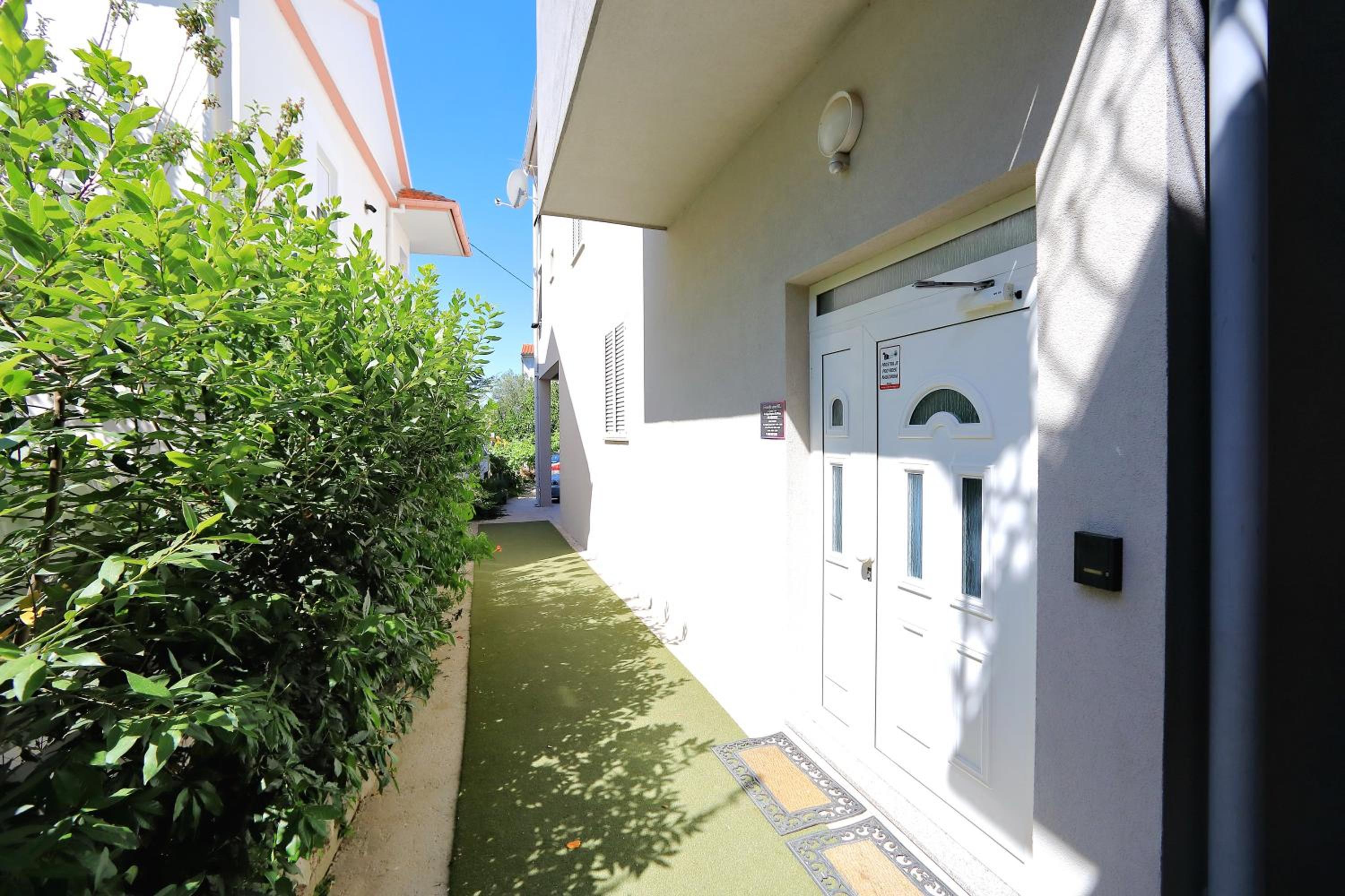 One-Bedroom Apartment with Balcony photo 3