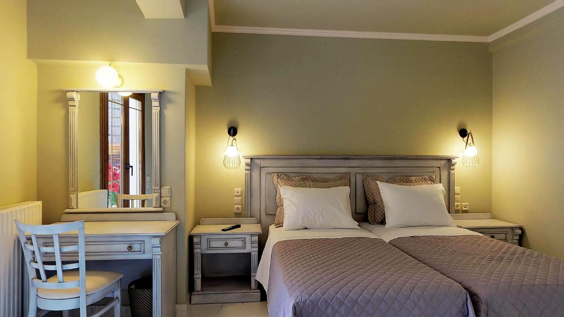 Deluxe Double or Twin Room photo 3