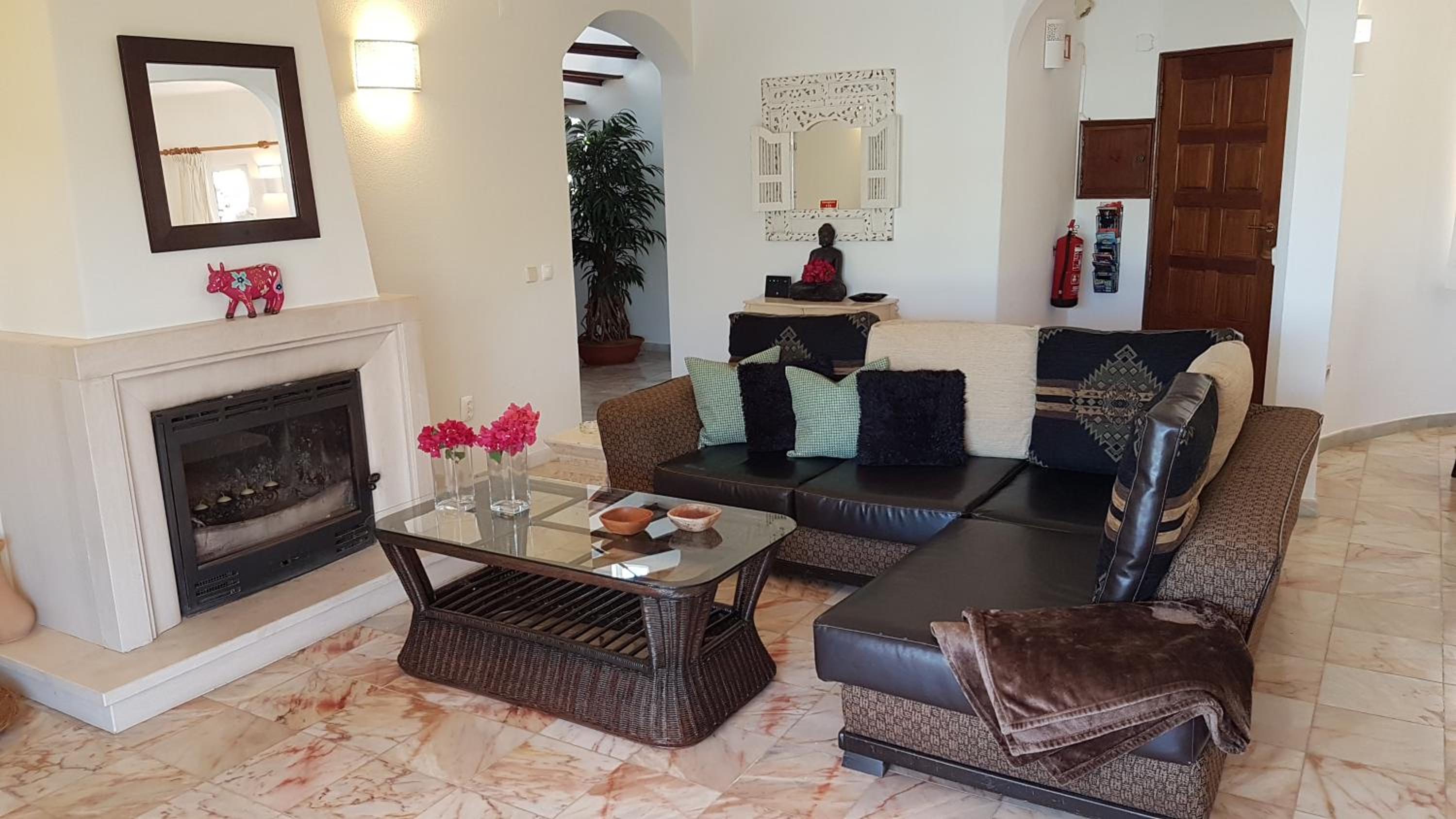 Three-Bedroom Villa photo 2