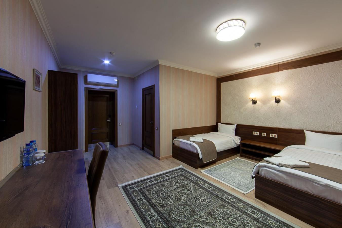 Twin Room with Shower - Photo 2