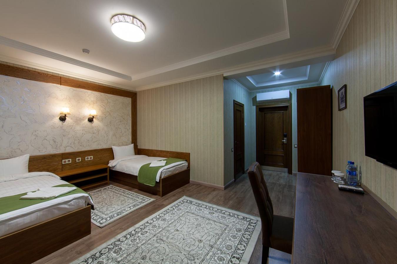Twin Room with Shower - Photo 4