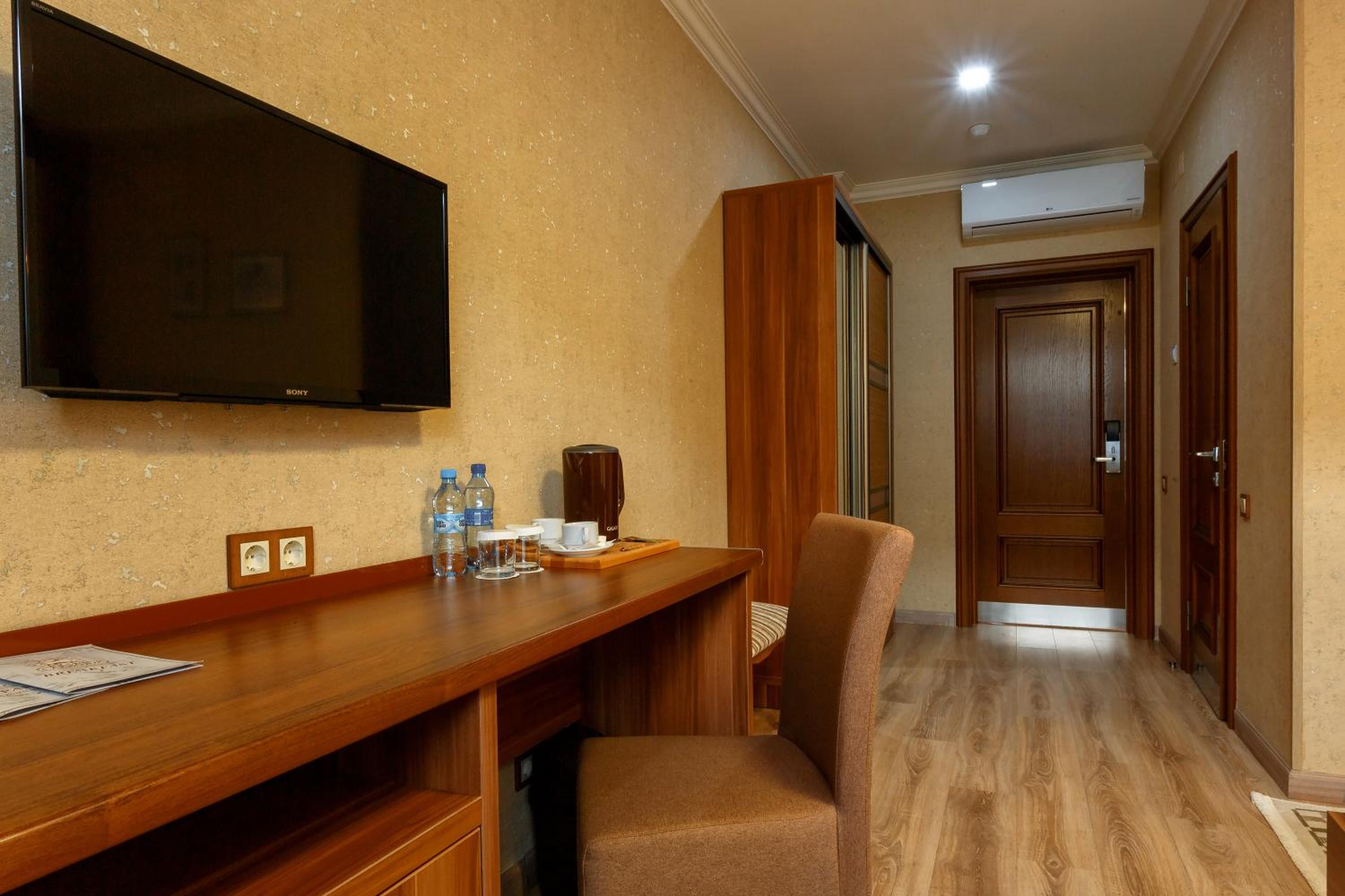 Double Room - Photo 2