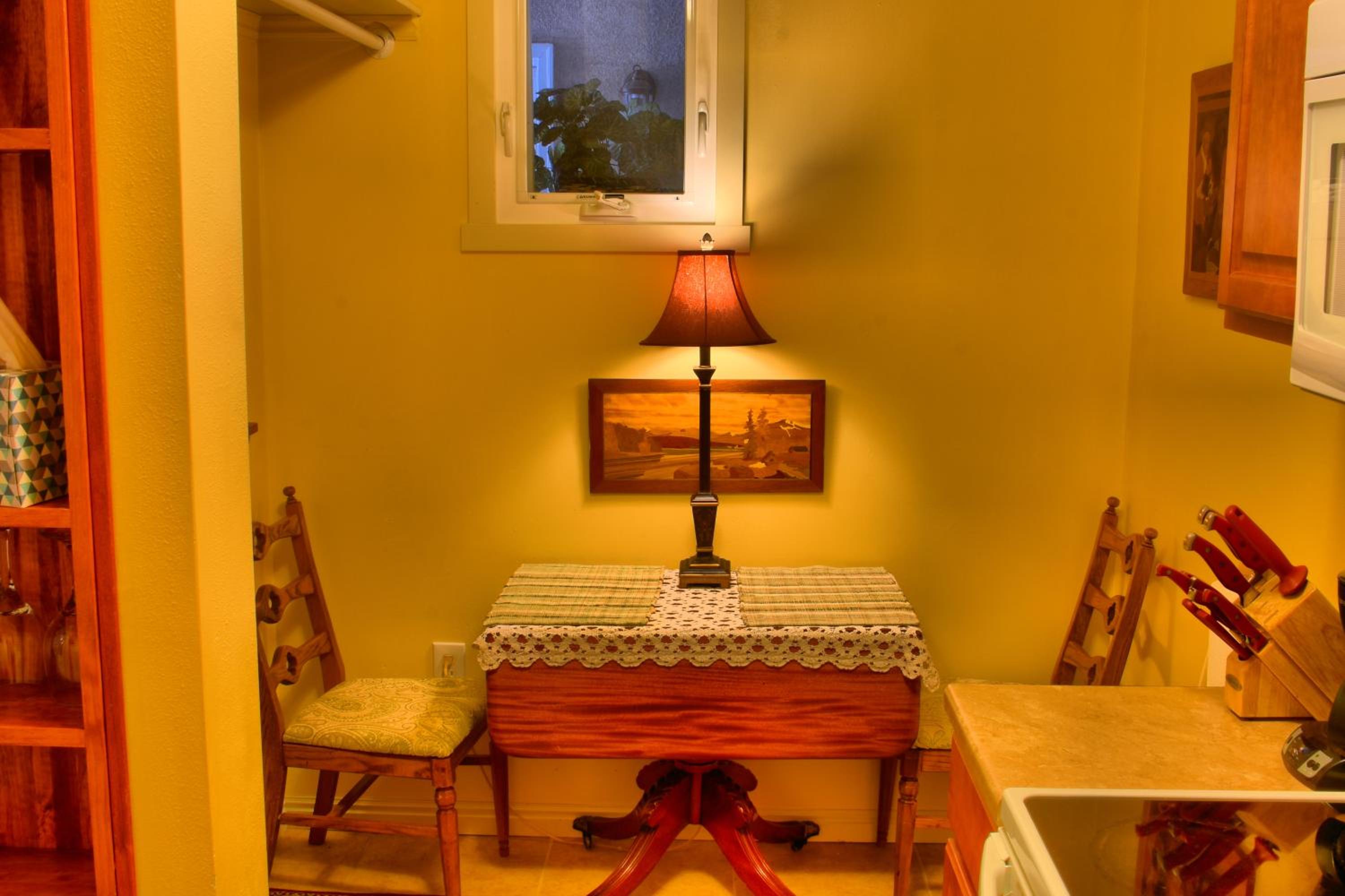 Queen Room with Kitchen photo 2