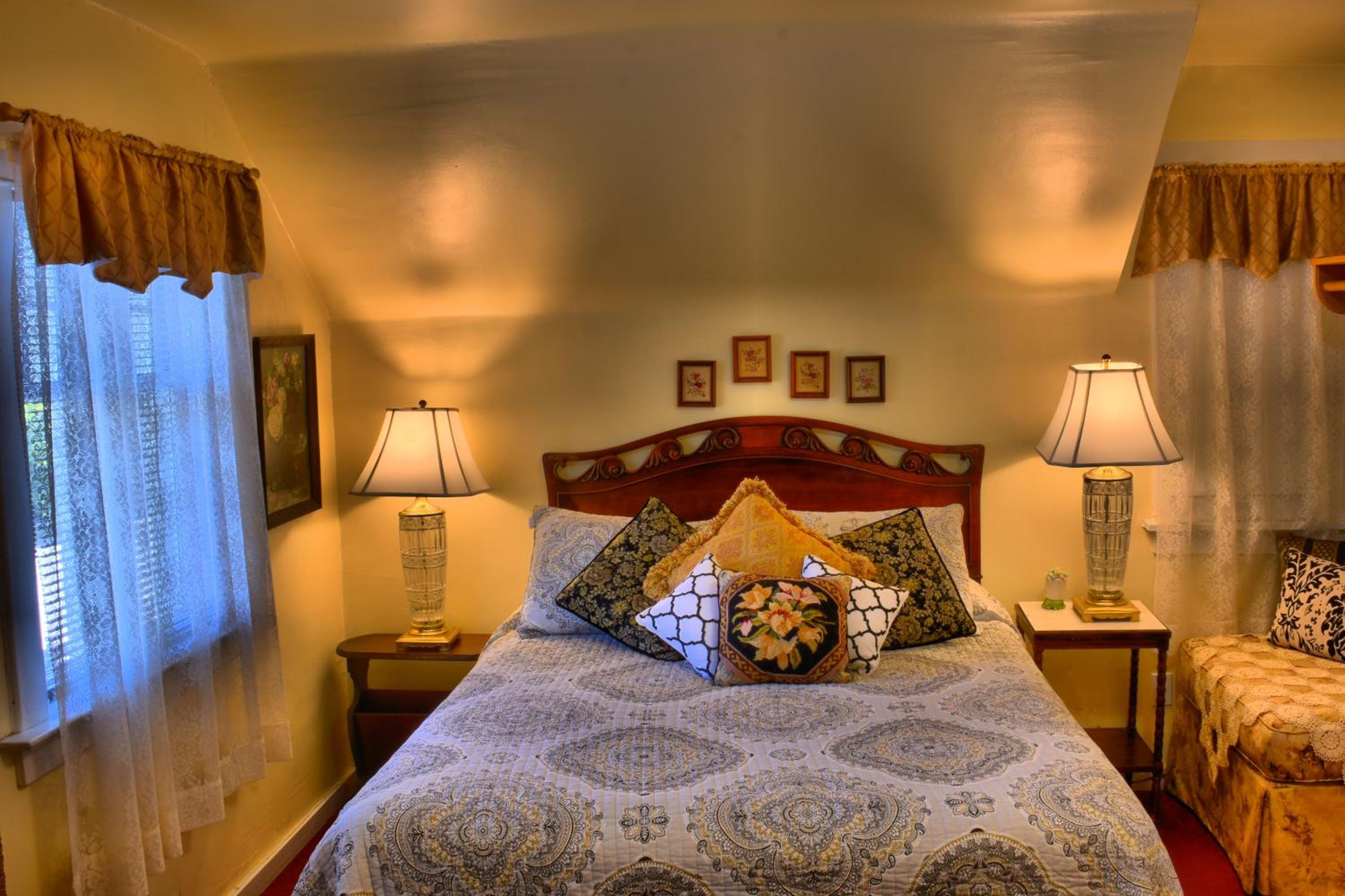 Queen Room photo 1