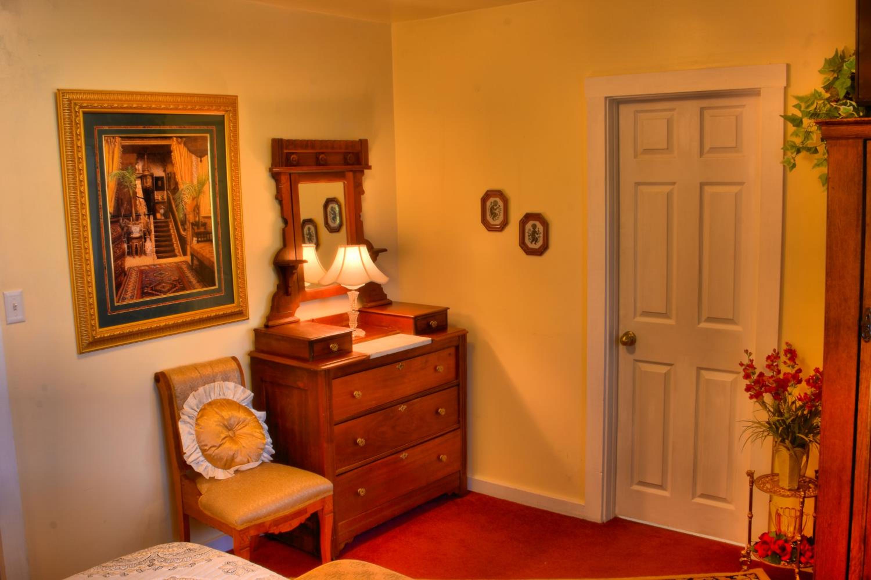 Queen Room photo 3