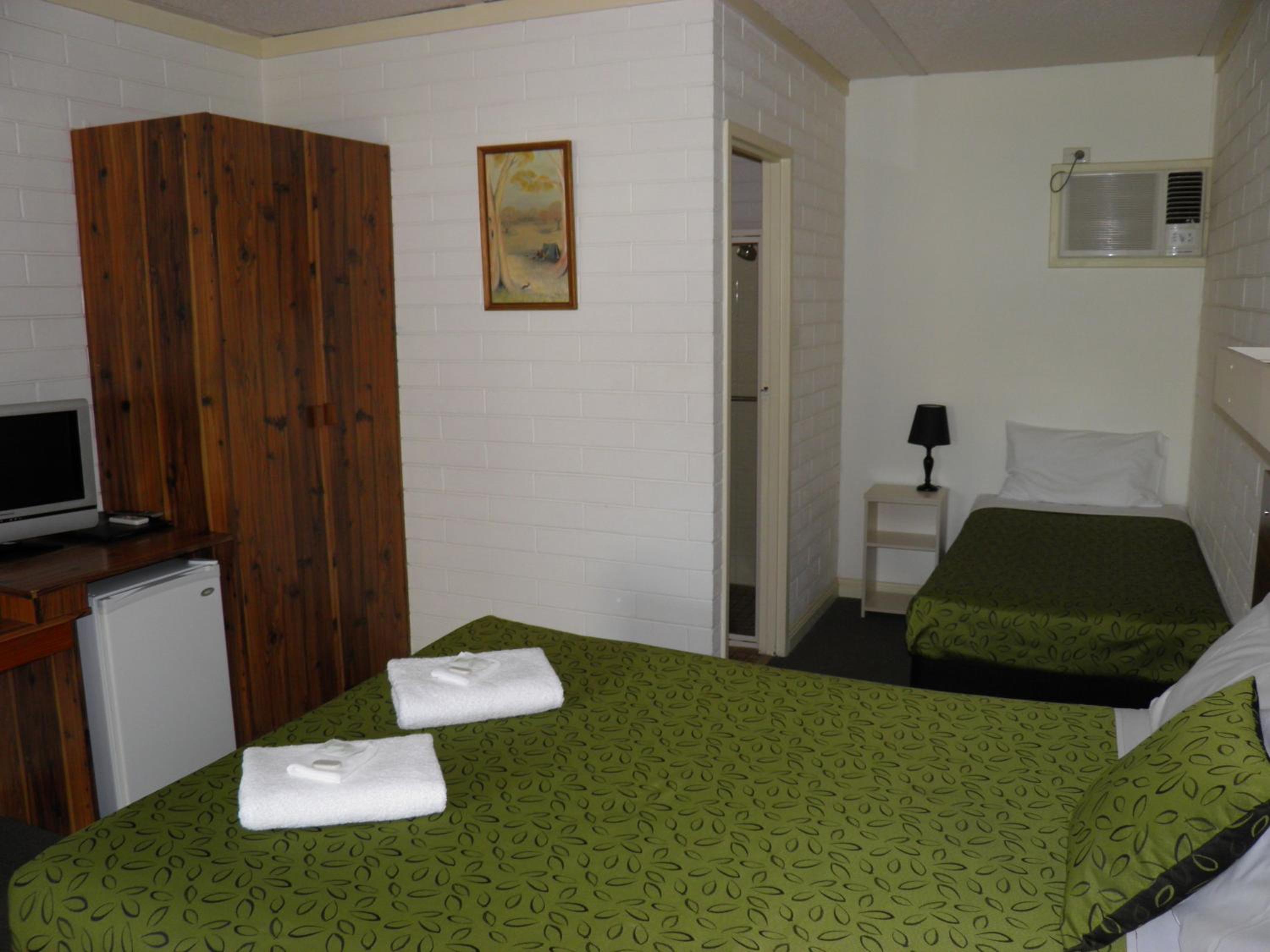 Twin Room - Photo 2