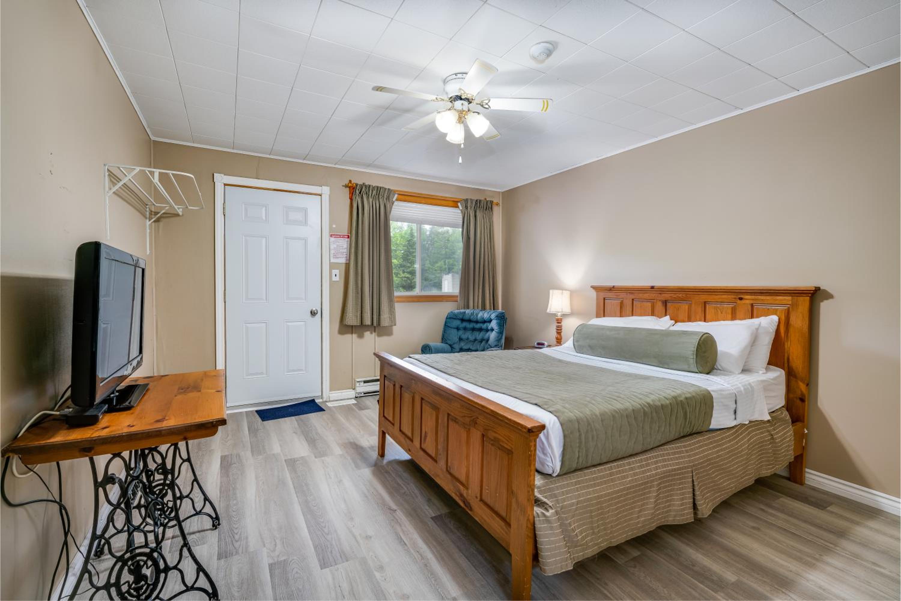 Deluxe Queen Room - Photo 4