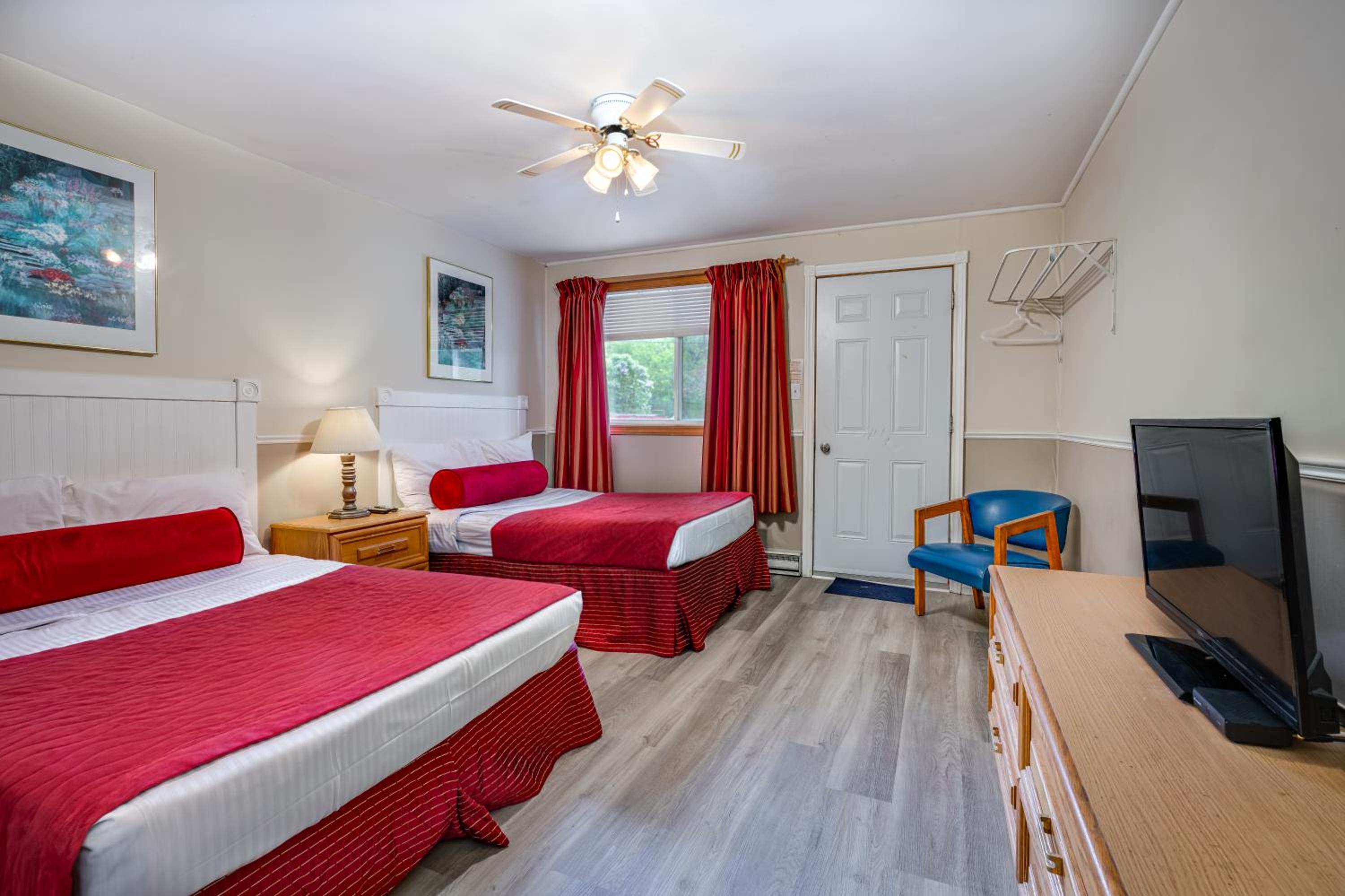 Deluxe Quadruple Room - Photo 4