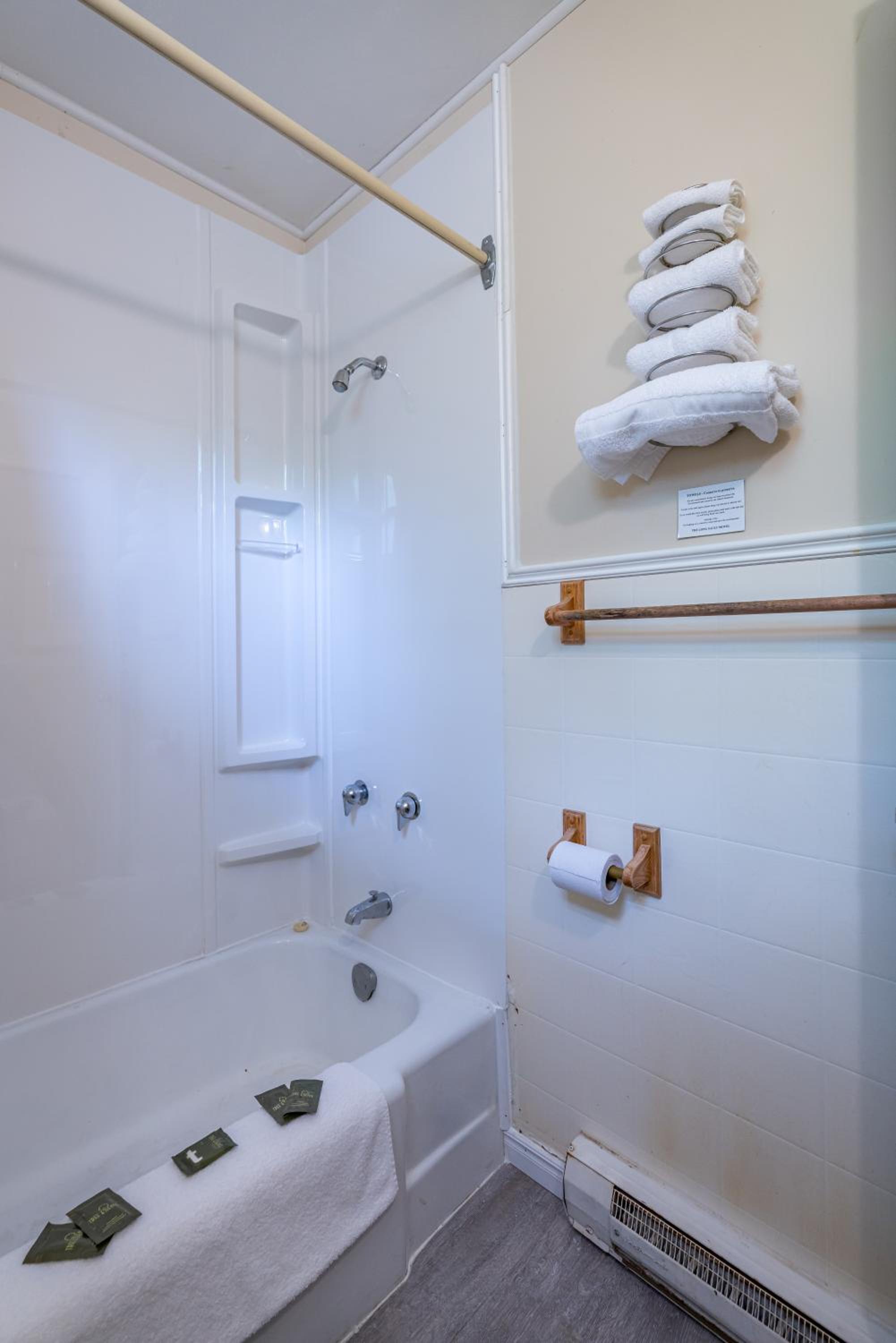 Deluxe Queen Room - Photo 5