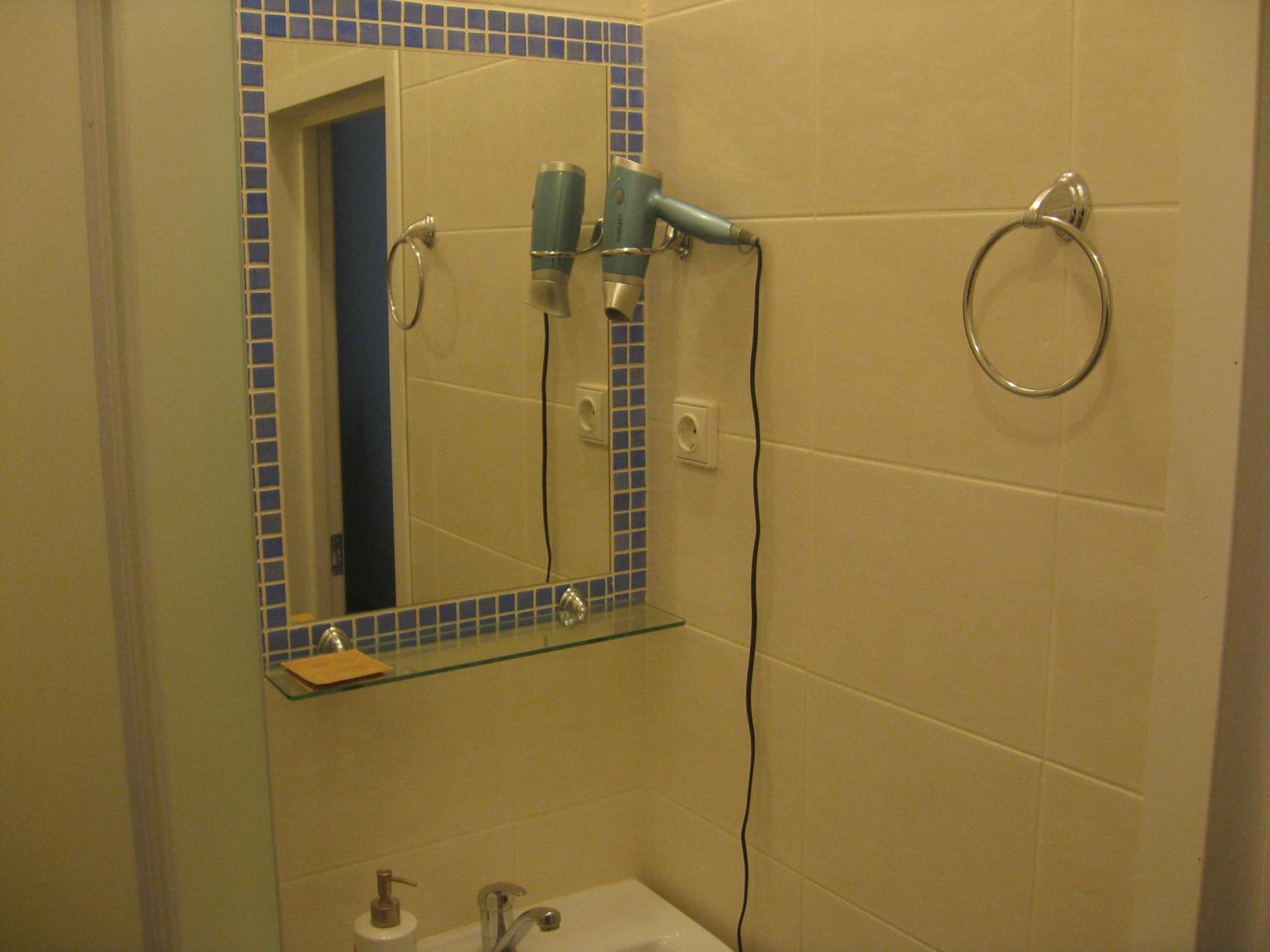 Double or Twin Room - Photo 2