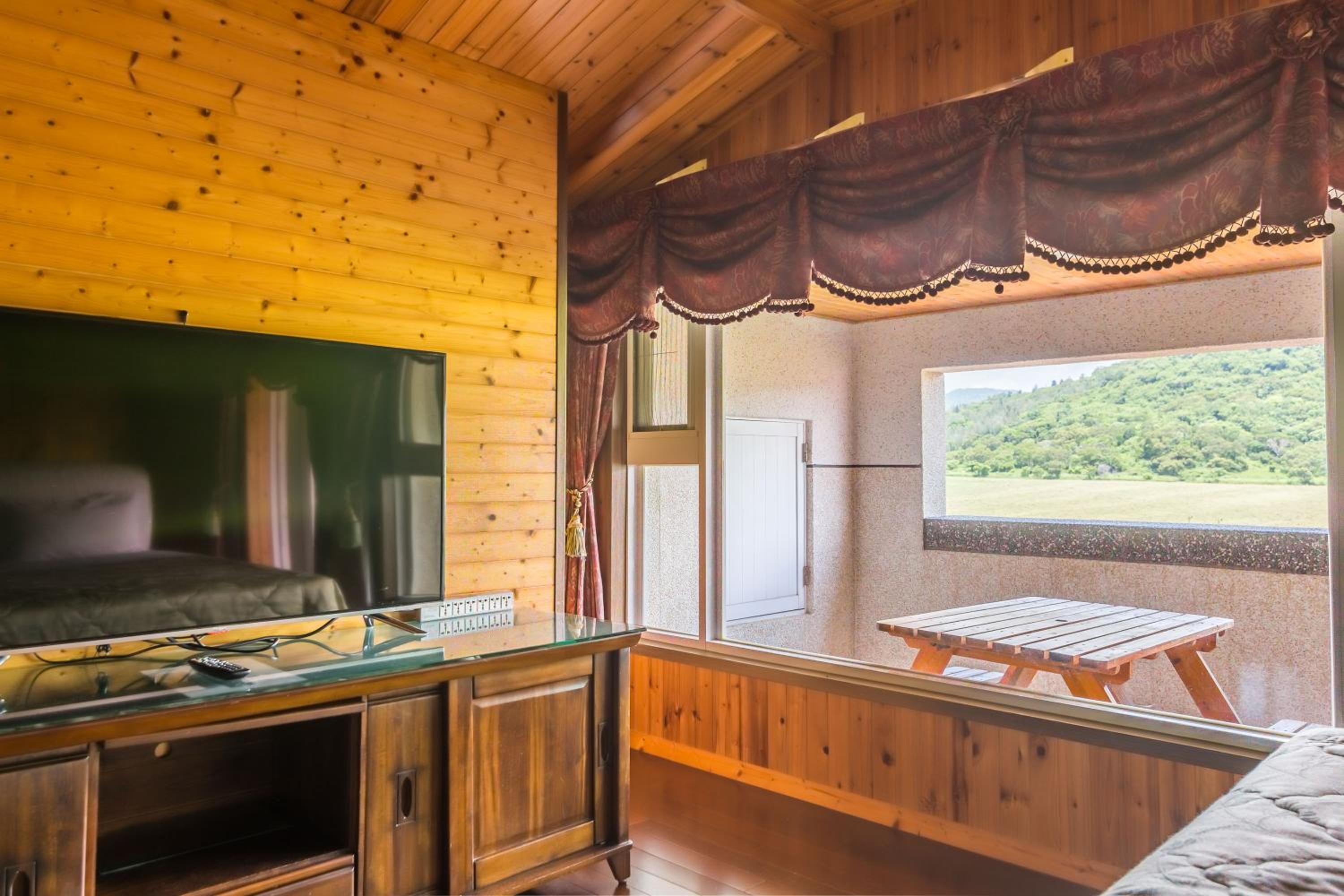 Family Room with Balcony and Mountain View