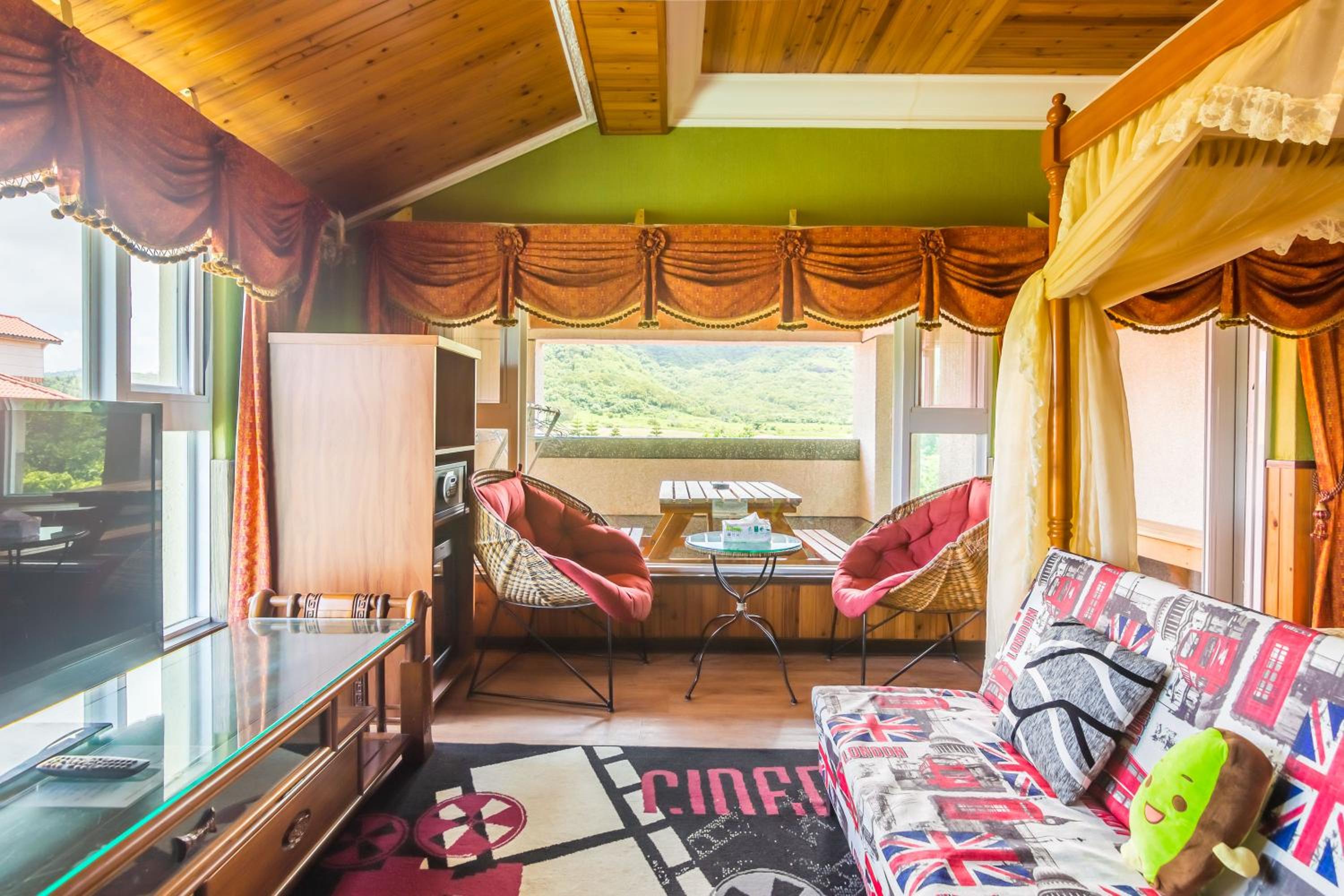 Superior Double Room with Spa Bath and Mountain View photo 3