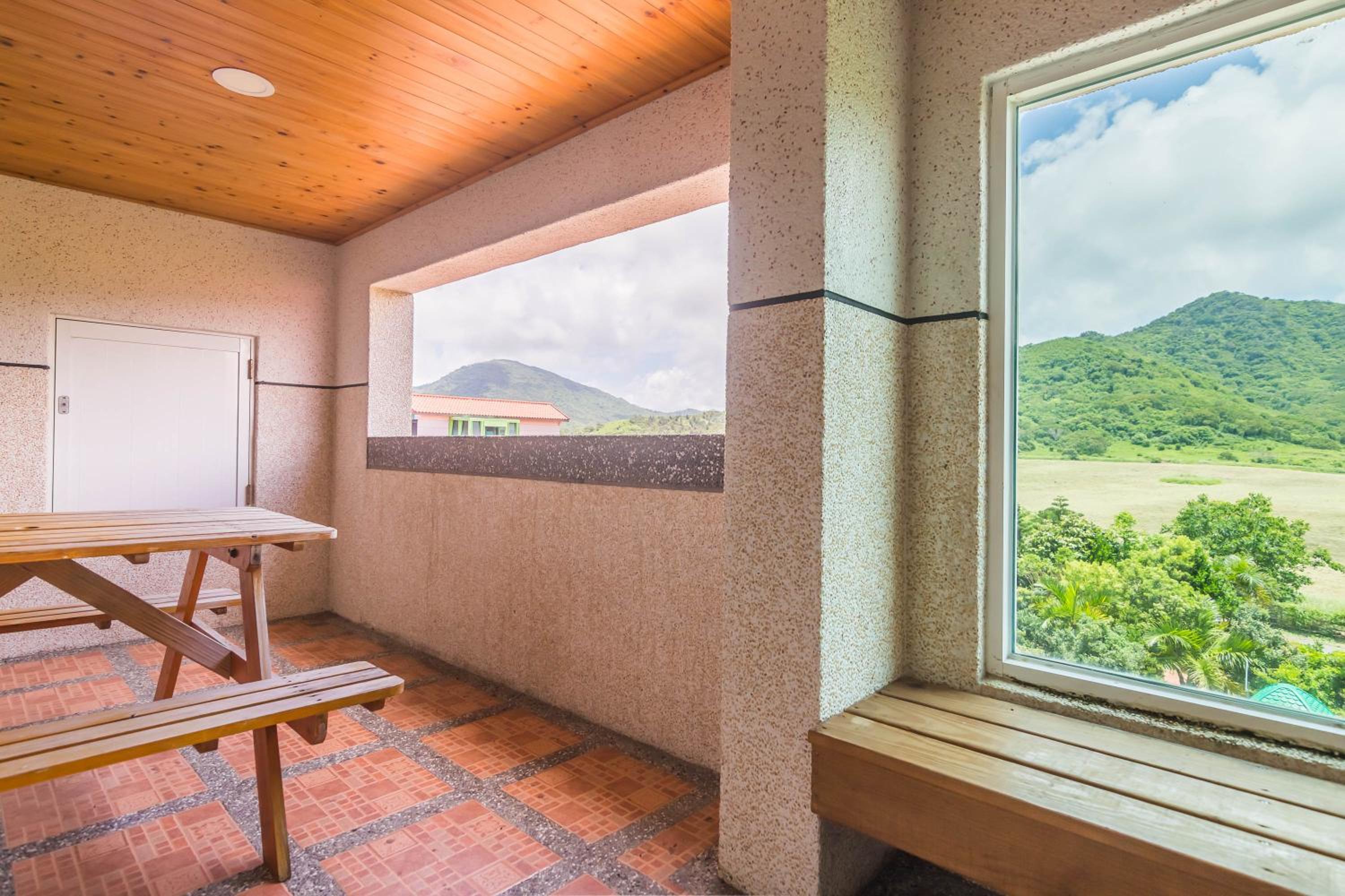 Family Room with Balcony and Mountain View  photo 2