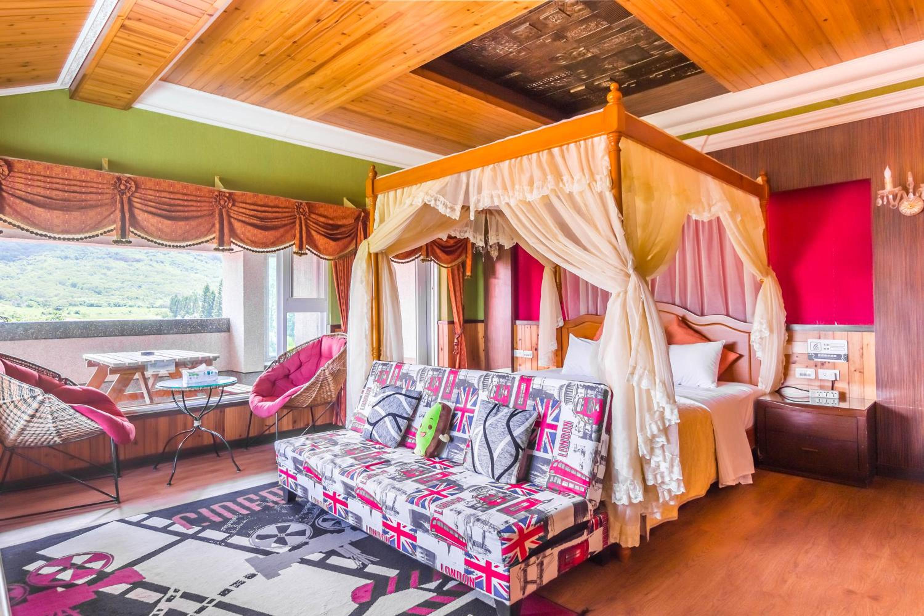 Superior Double Room with Spa Bath and Mountain View