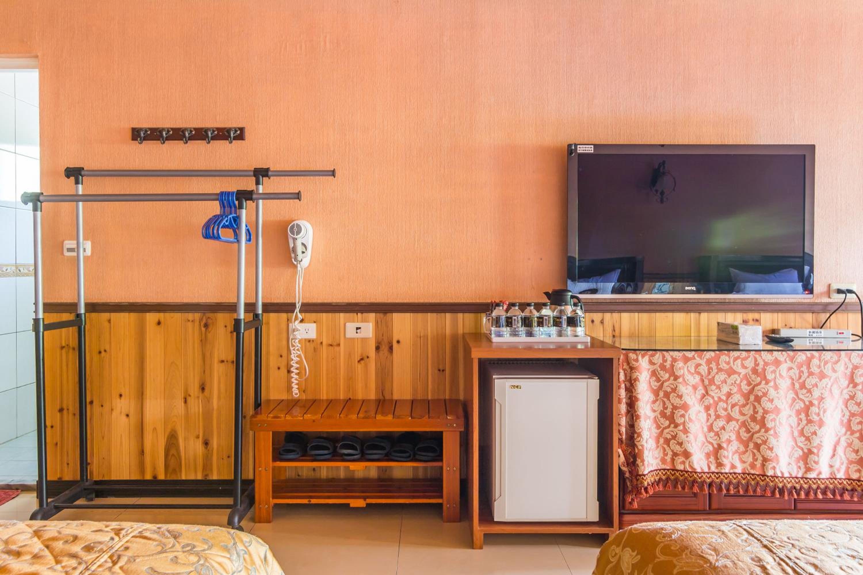 Family Room with Mountain View photo 3
