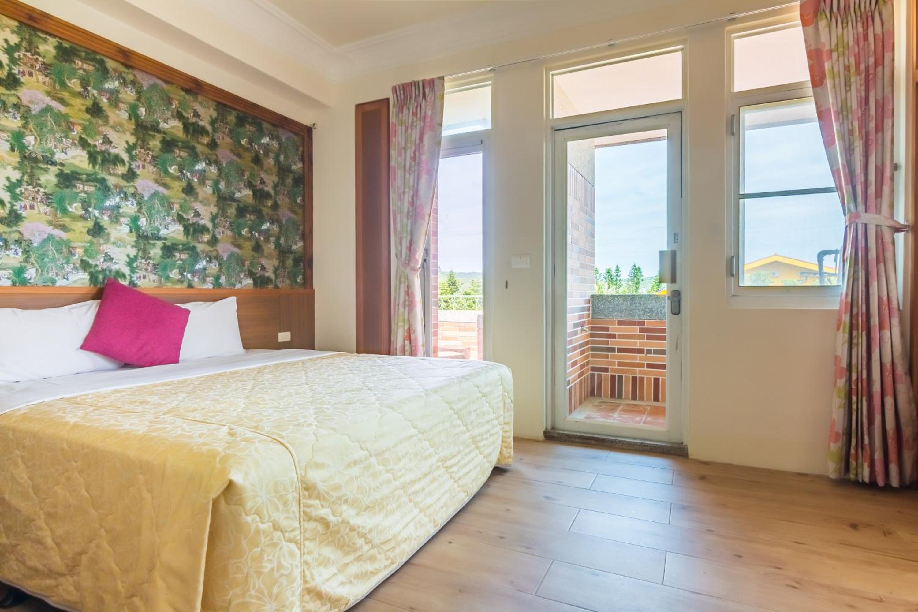 Quadruple Room with Balcony and Mountain View photo 3