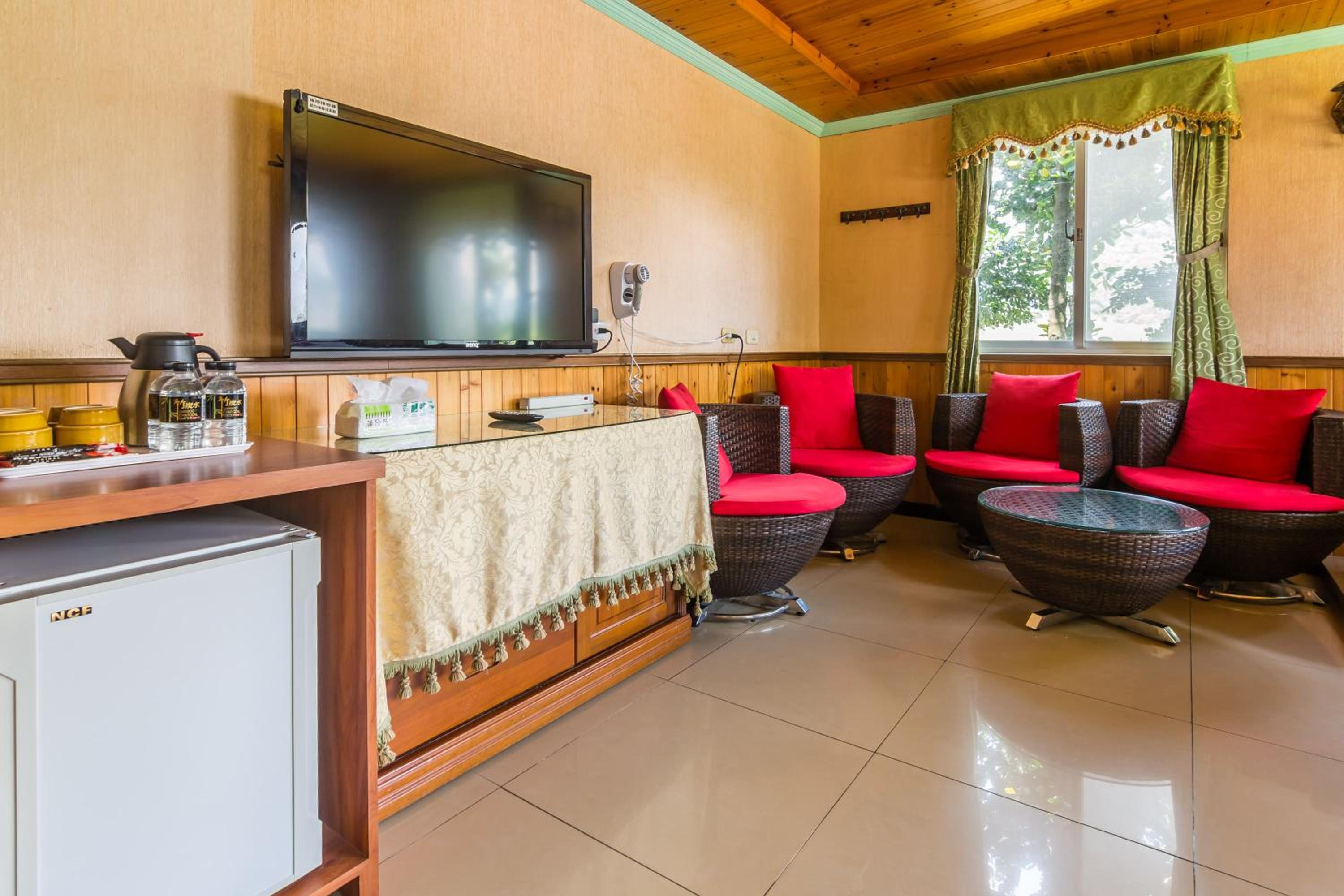 Quadruple Room With Spa Bath and Mountain View photo 2