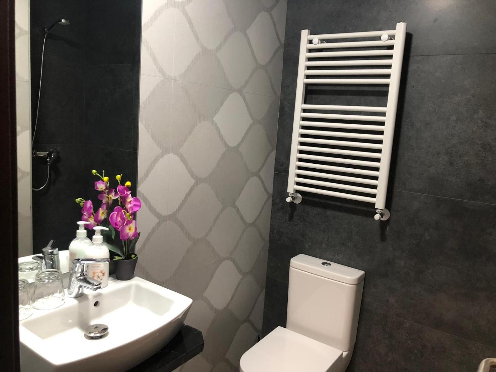 Single Room with Private Bathroom photo 3
