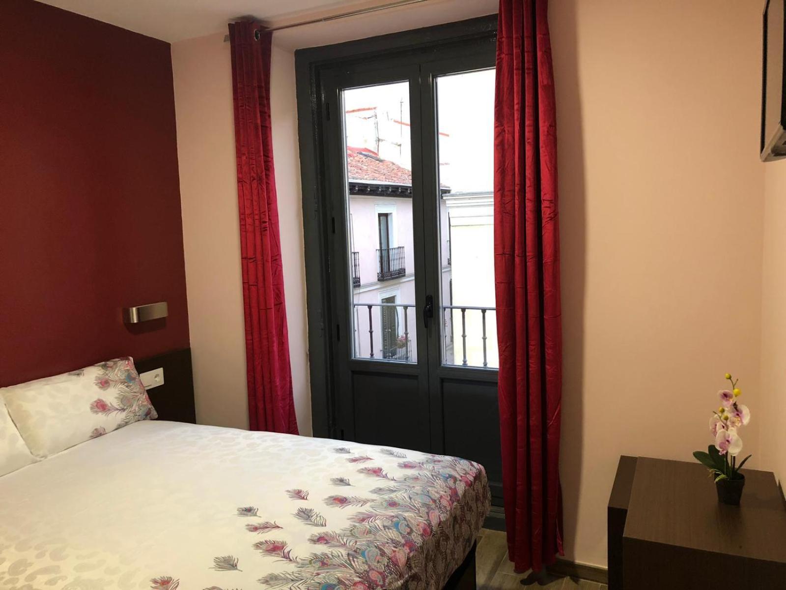 Double or Twin Room with Private Bathroom photo 2