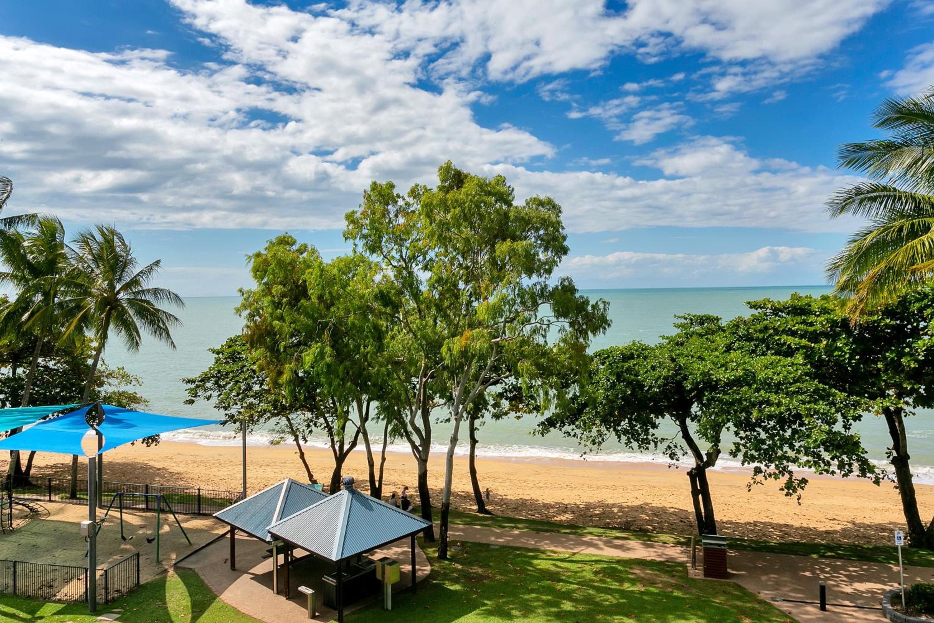 Superior Seaview Two-Bedroom Apartment photo 3