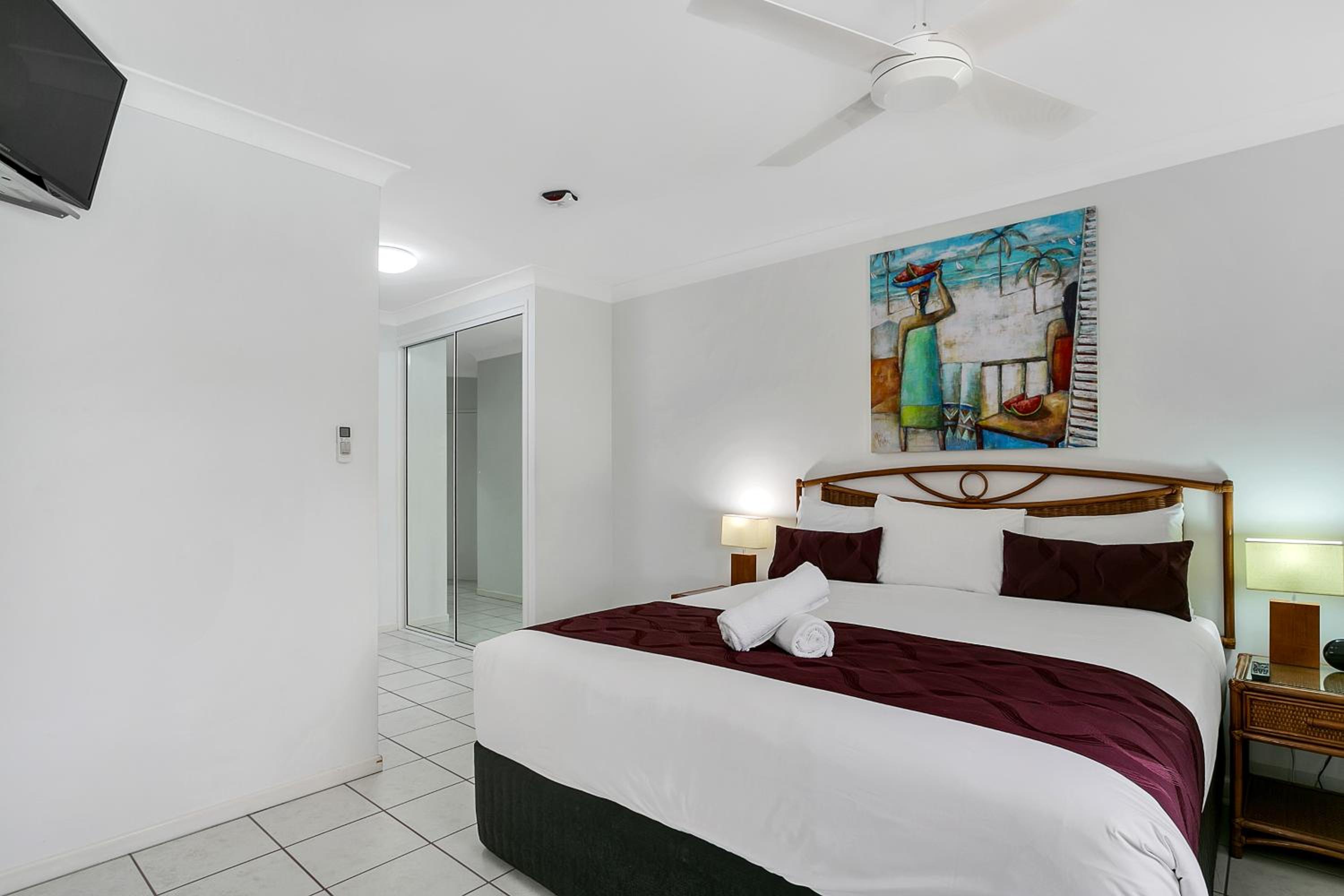 Superior Two-Bedroom Apartment with Free Car Rental & Free Airport Transfers photo 3