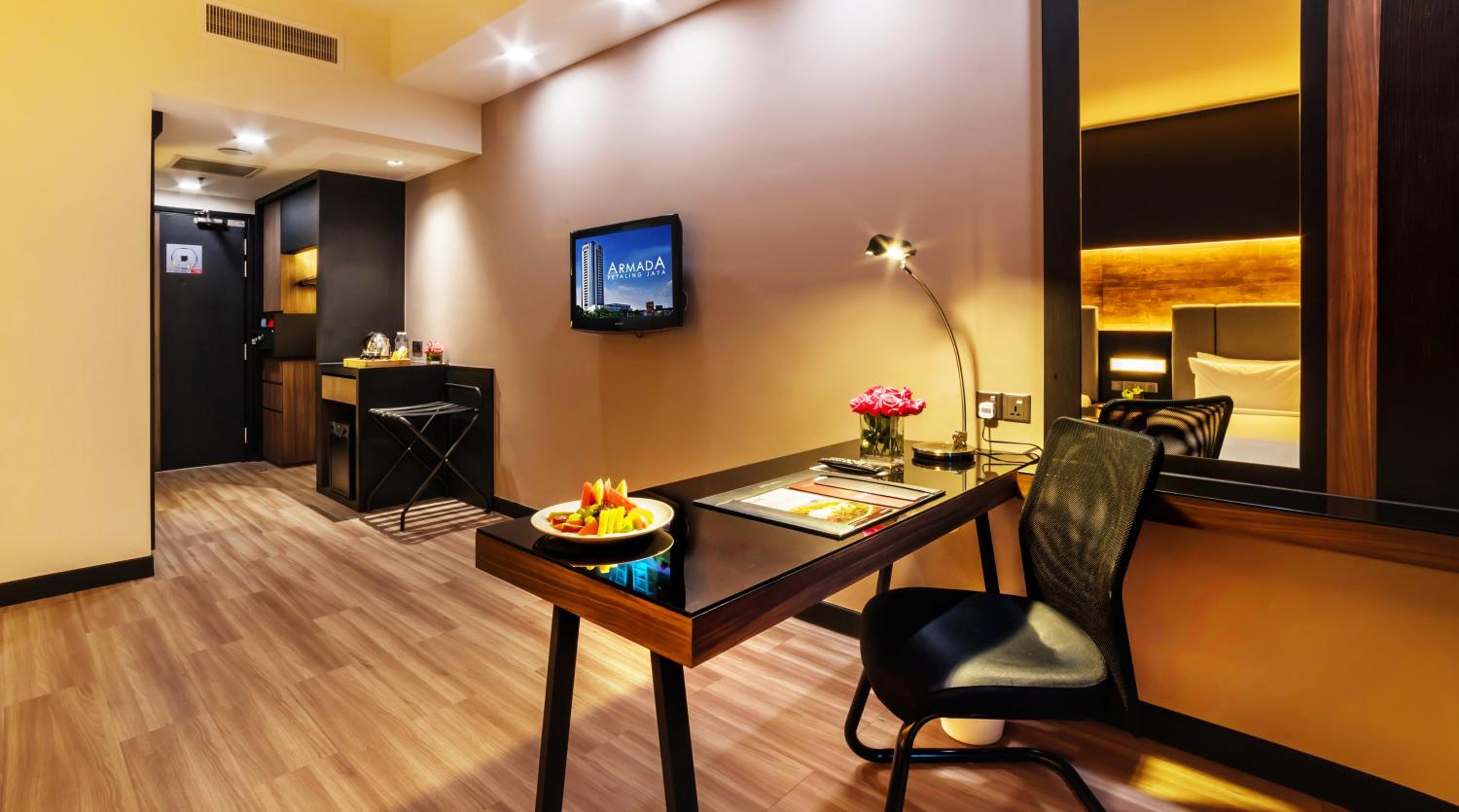 Deluxe Family Room - Photo 2