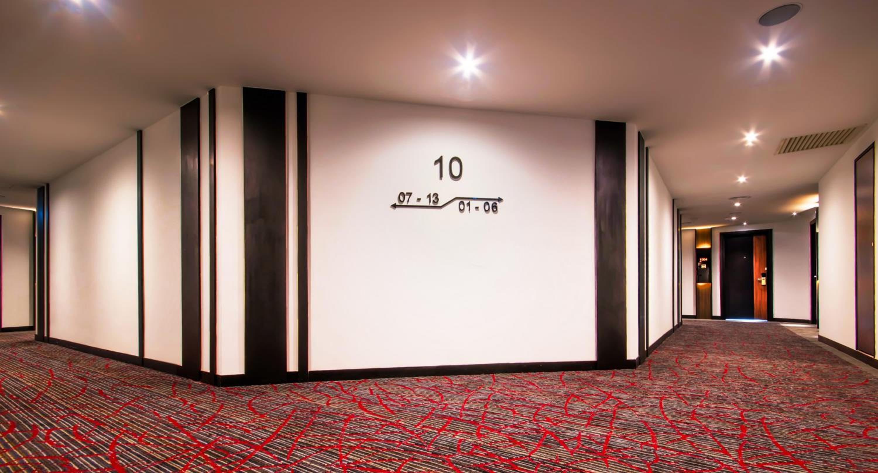 Deluxe King Room - Photo 6