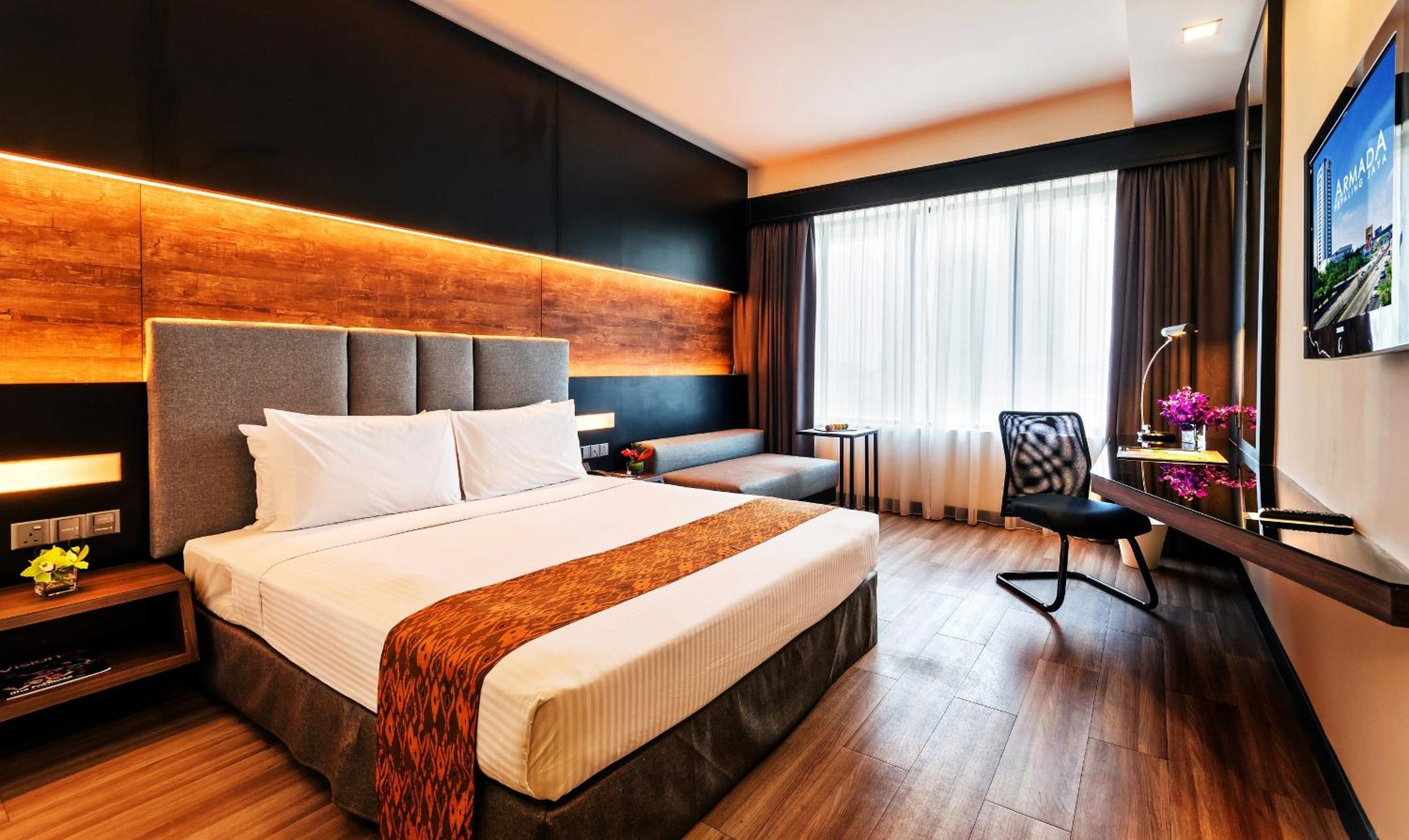 Deluxe King Room - Photo 1