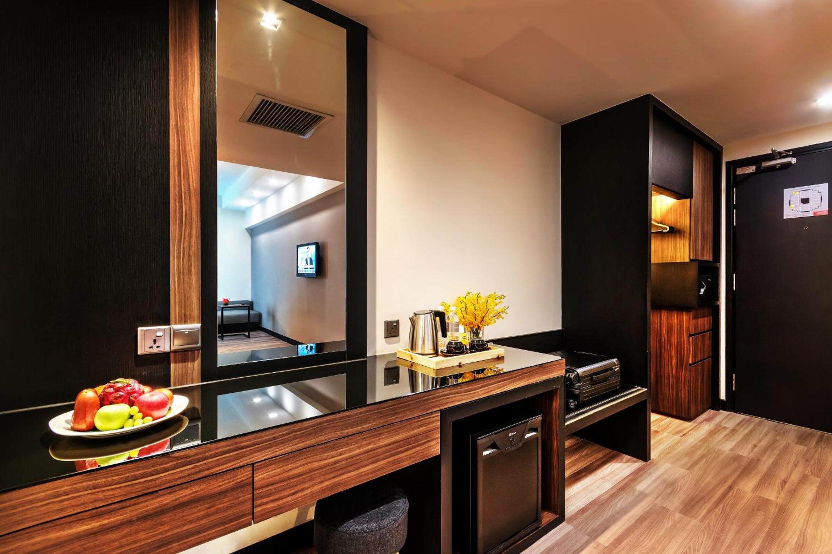 Deluxe King Room - Photo 2