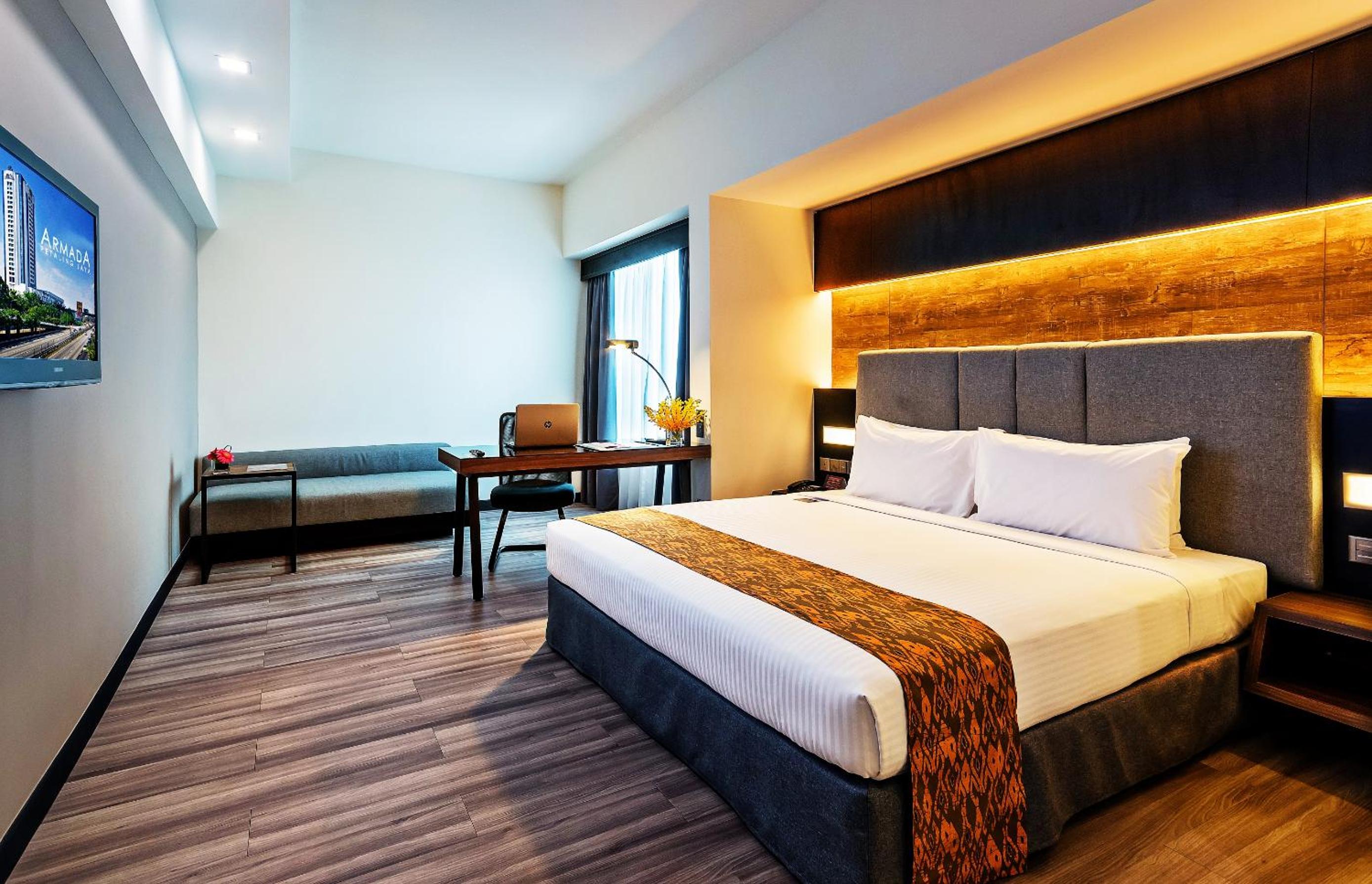Grand Deluxe King Room - Photo 1