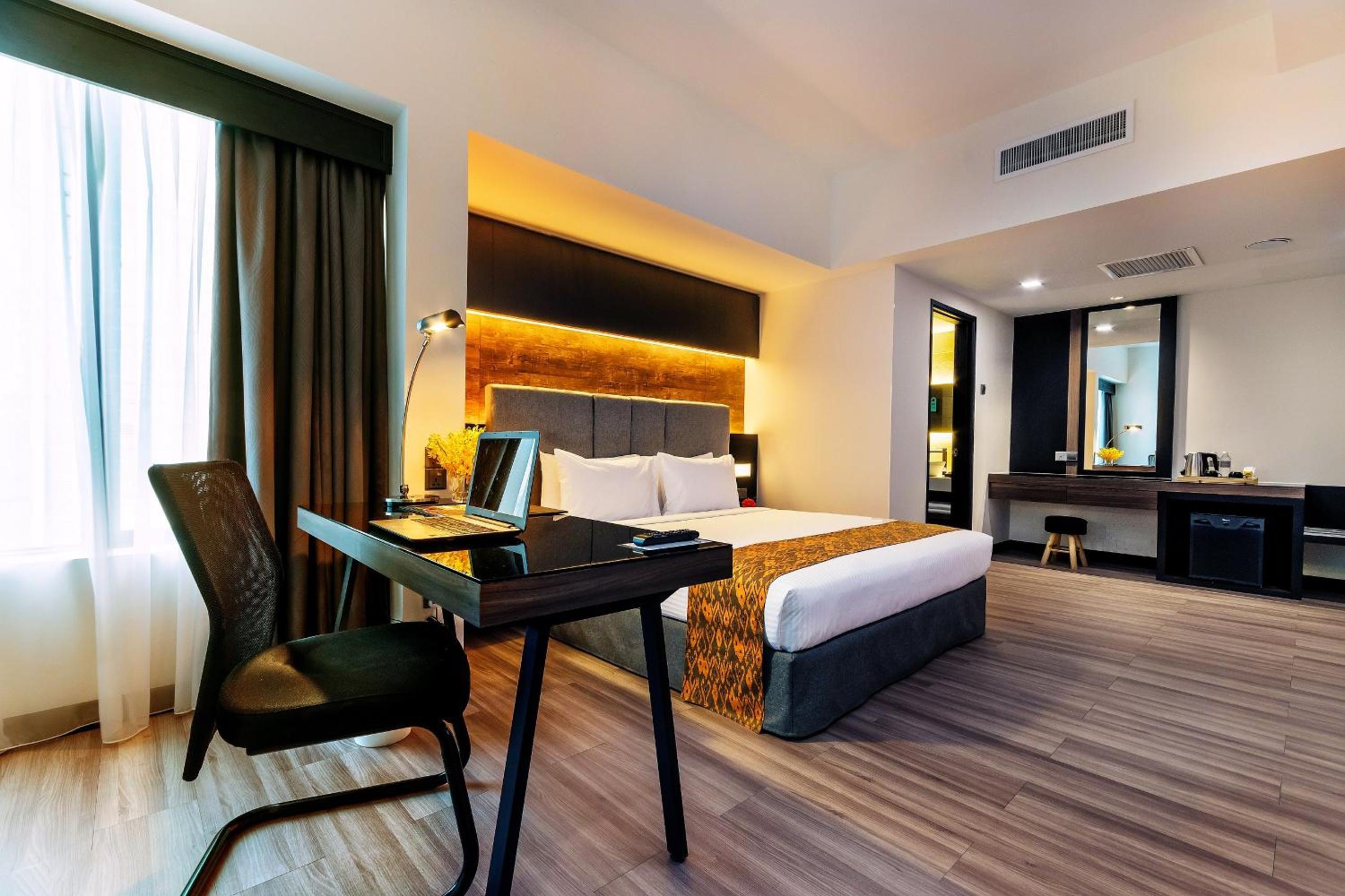 Grand Deluxe King Room - Photo 2