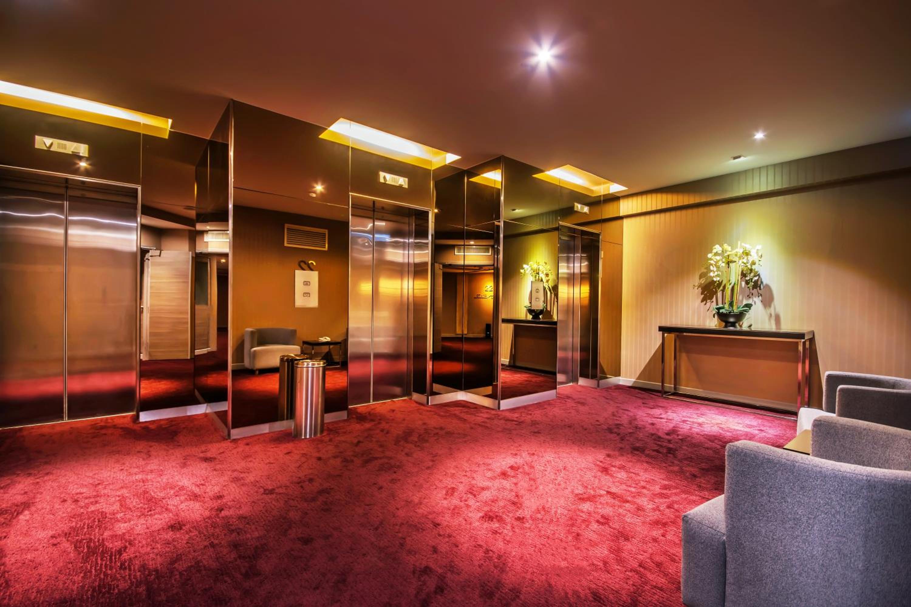 Premier Deluxe King Room - Photo 4