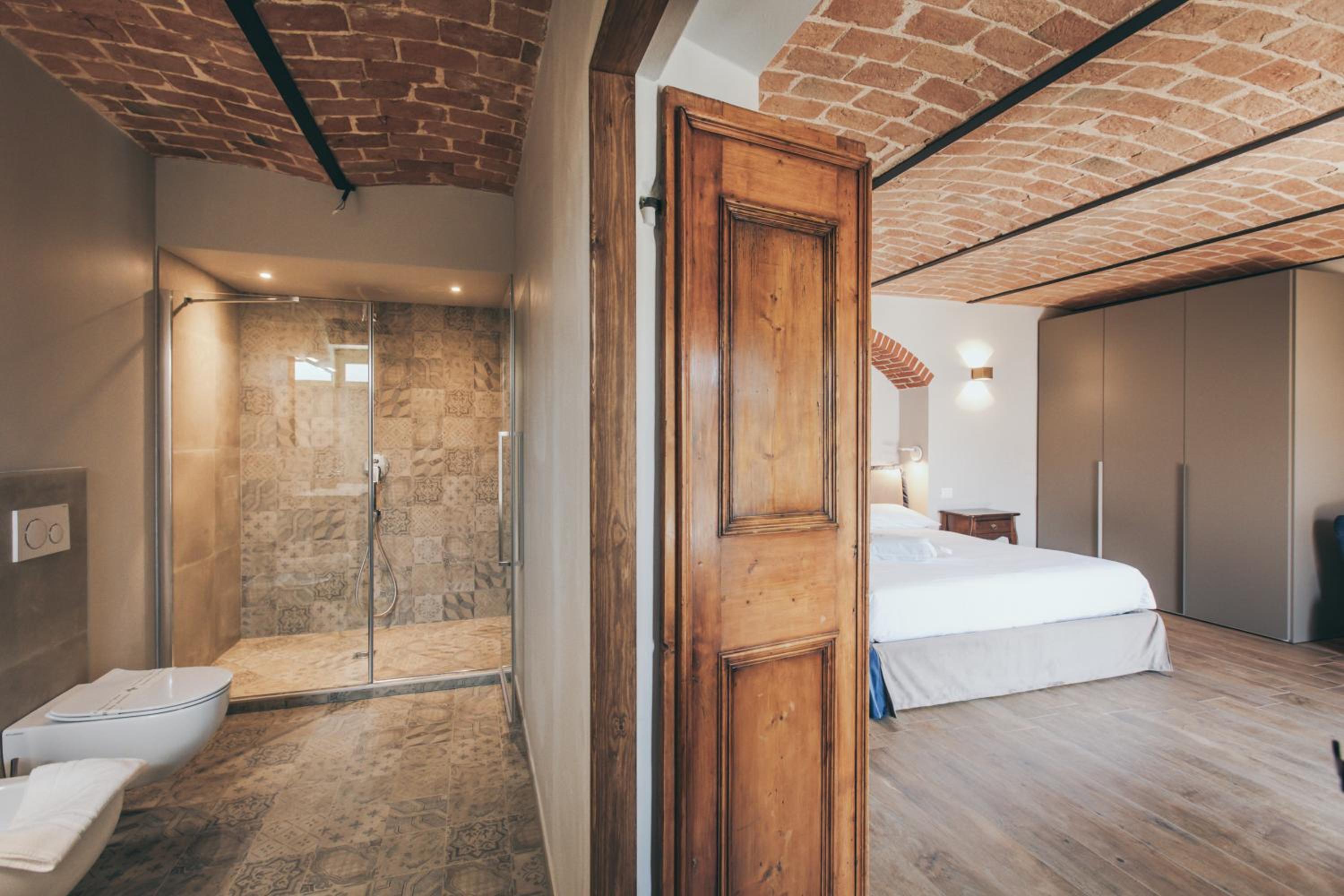 Standard Suite - Photo 5