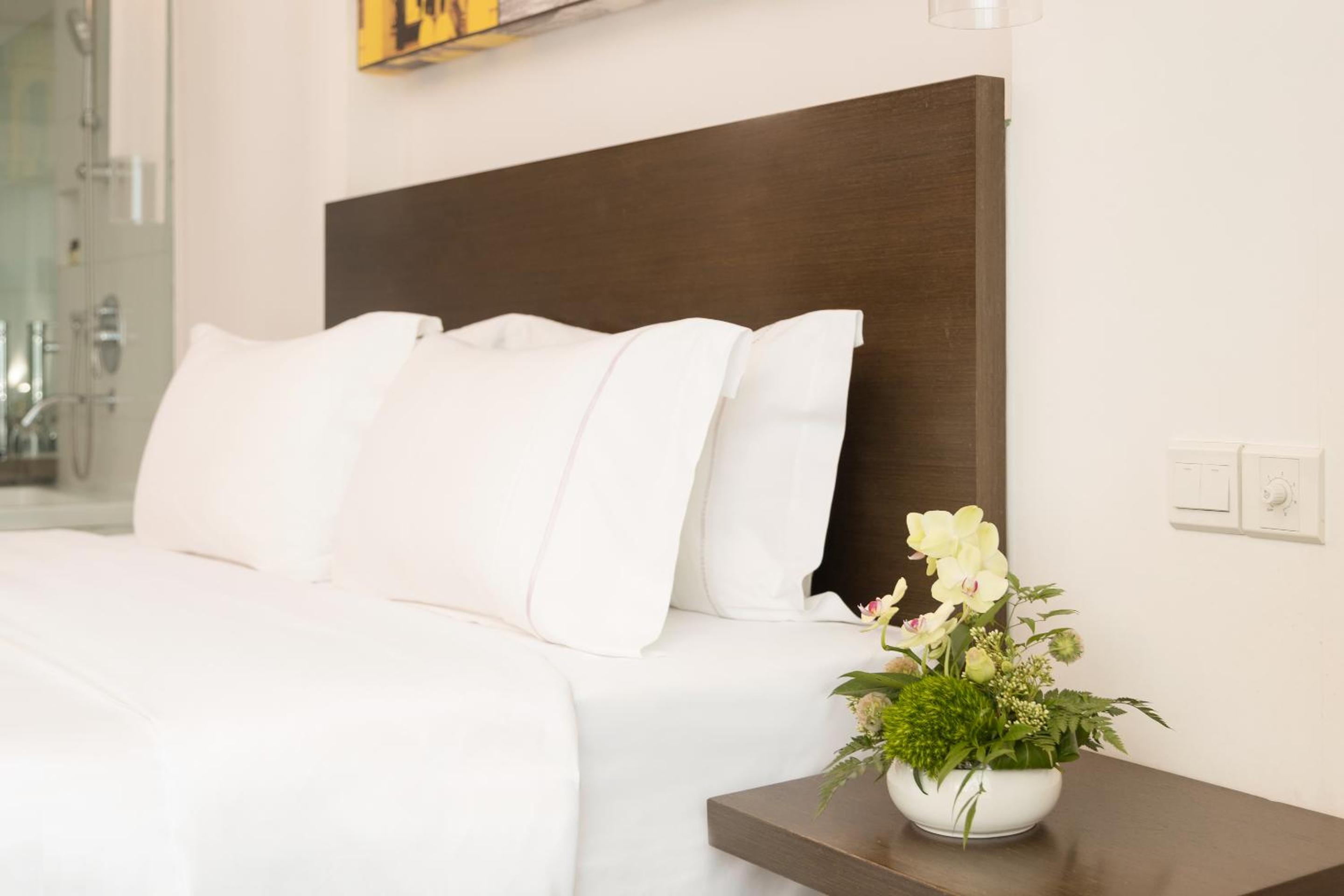 Business Queen Room - Photo 4