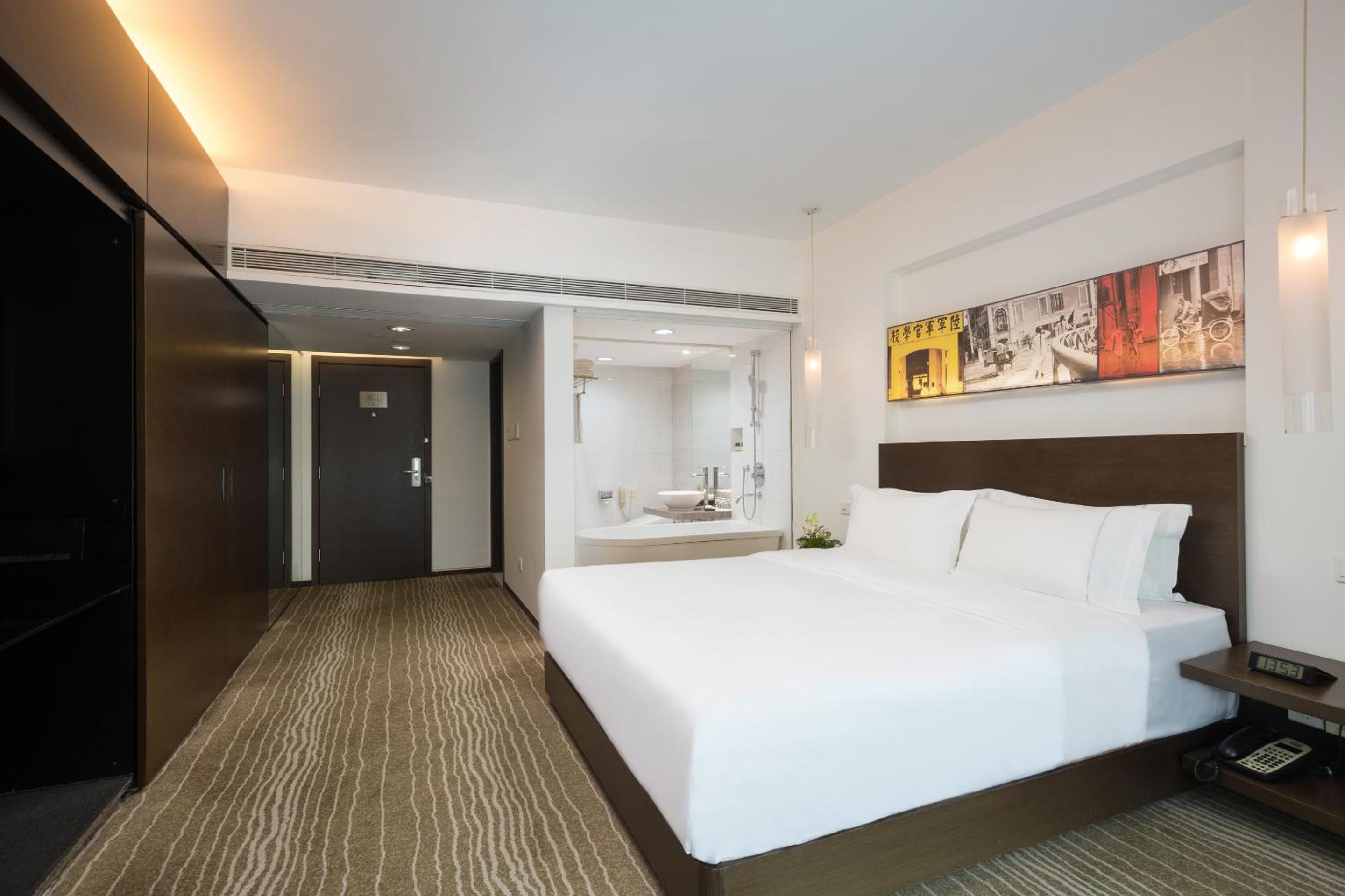 Business Queen Room - Photo 7